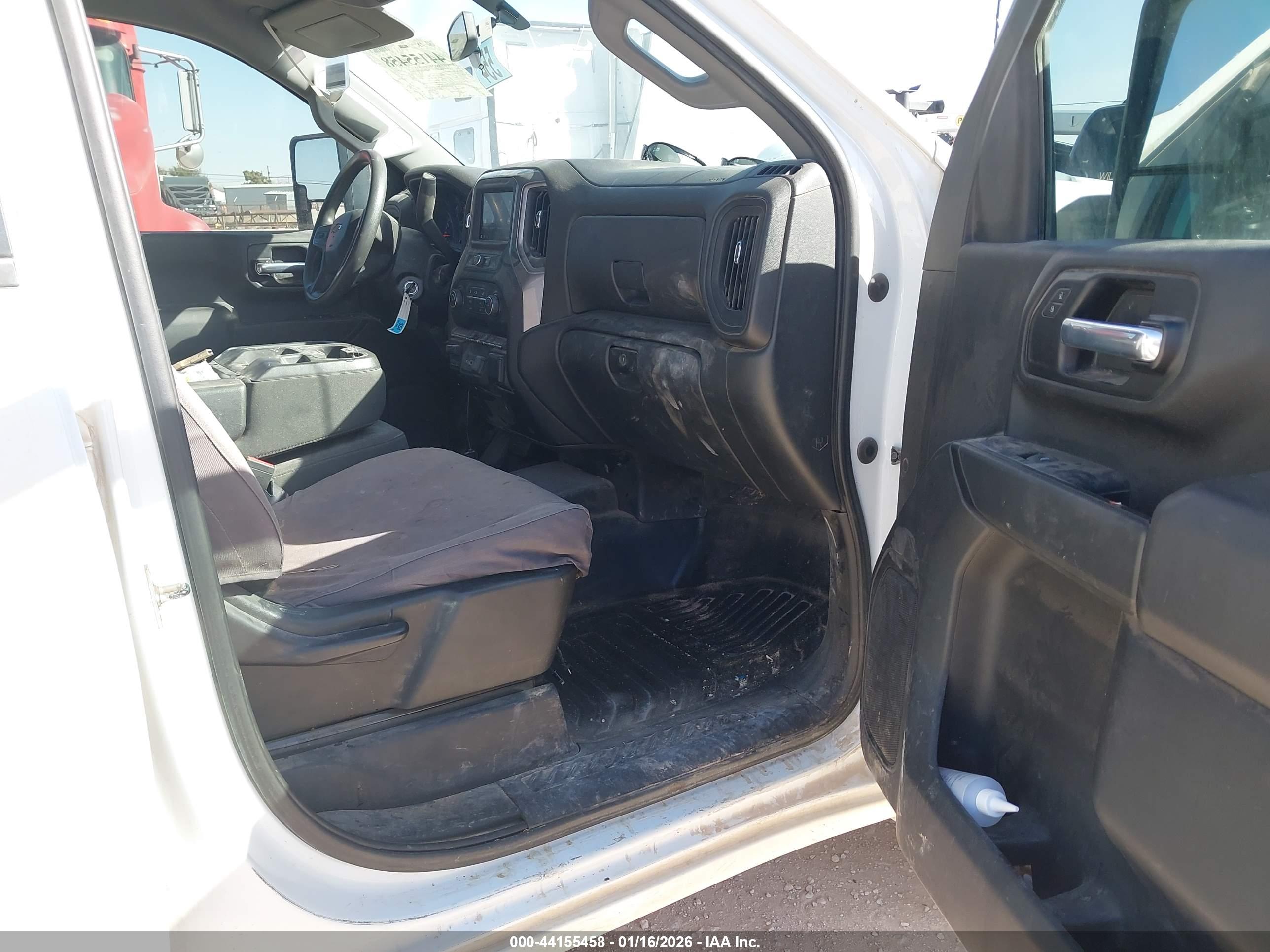 CHEVROLET SILVERADO image 5