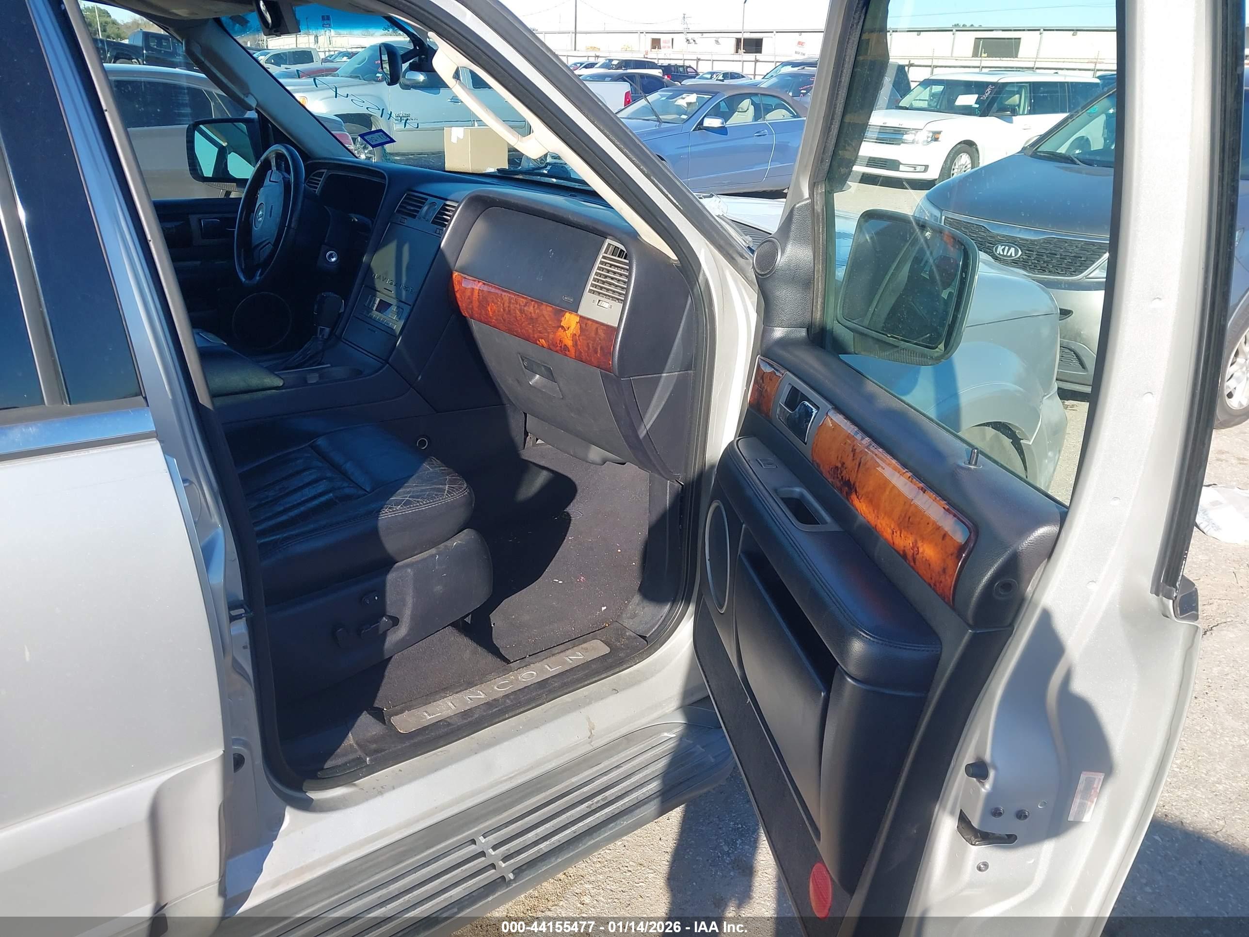 LINCOLN NAVIGATOR image 5