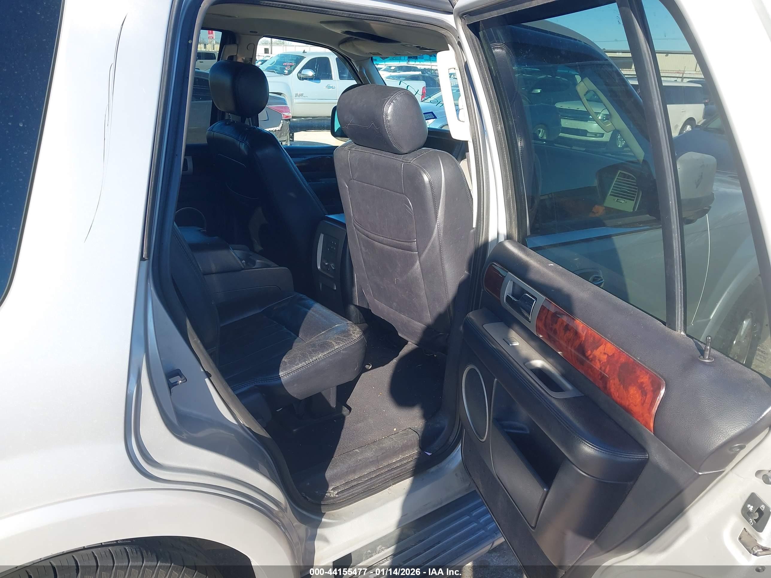 LINCOLN NAVIGATOR image 8