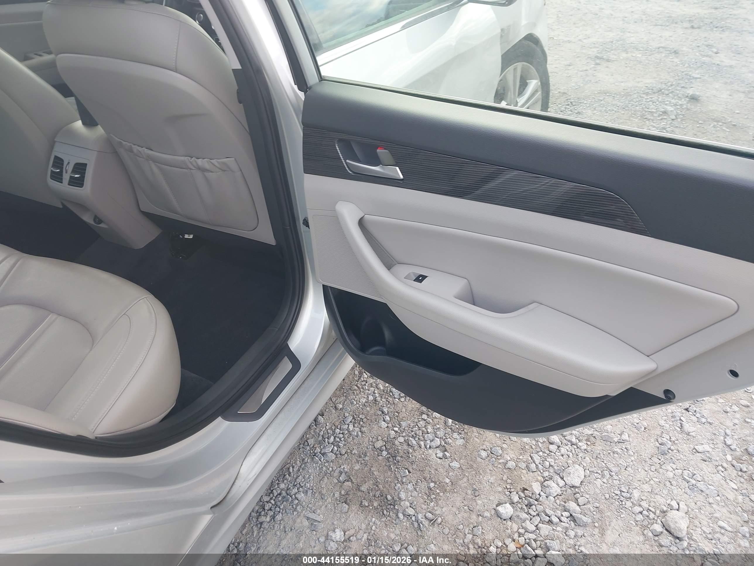 HYUNDAI SONATA image 8