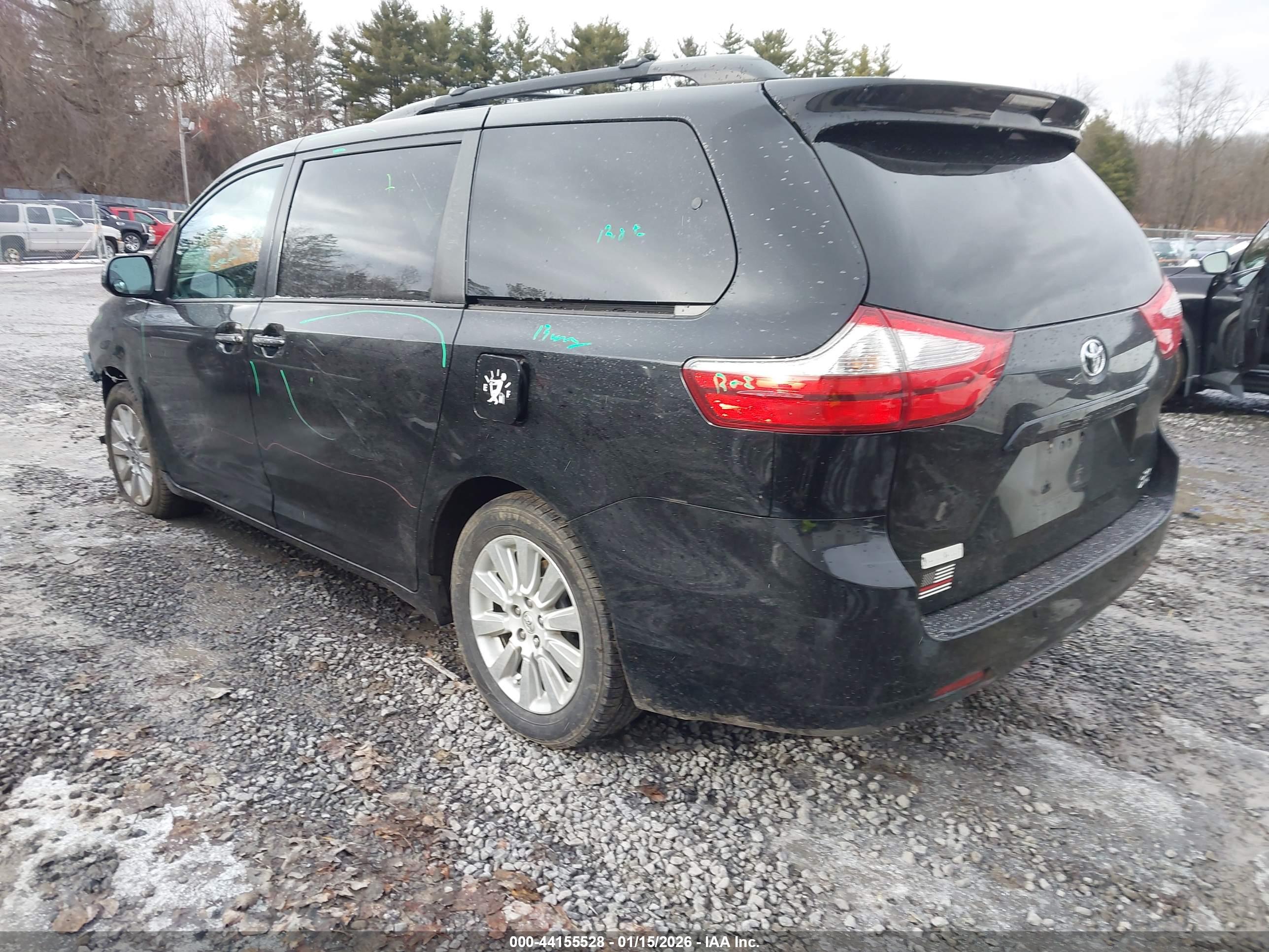 TOYOTA SIENNA image 3