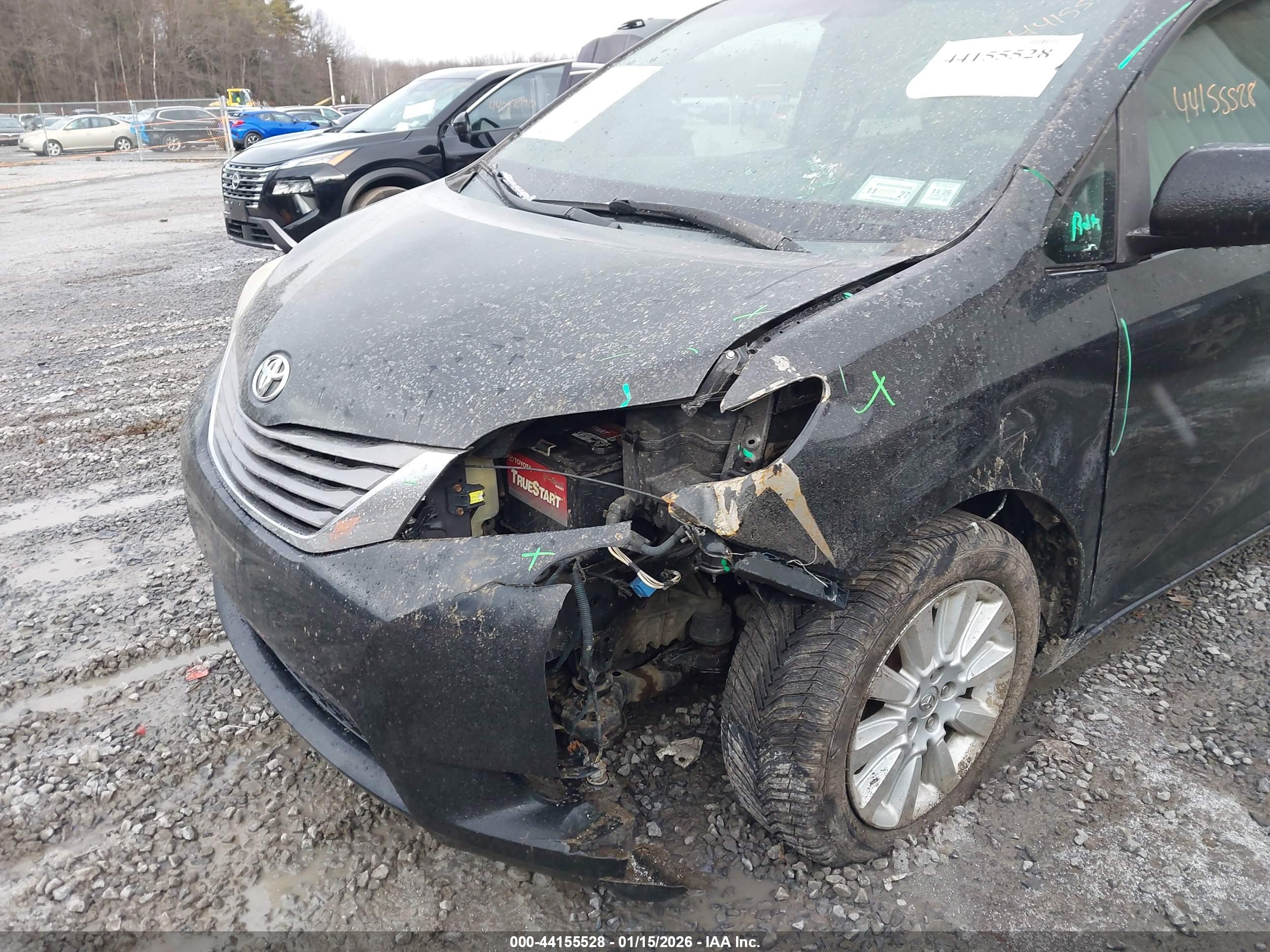 TOYOTA SIENNA image 6