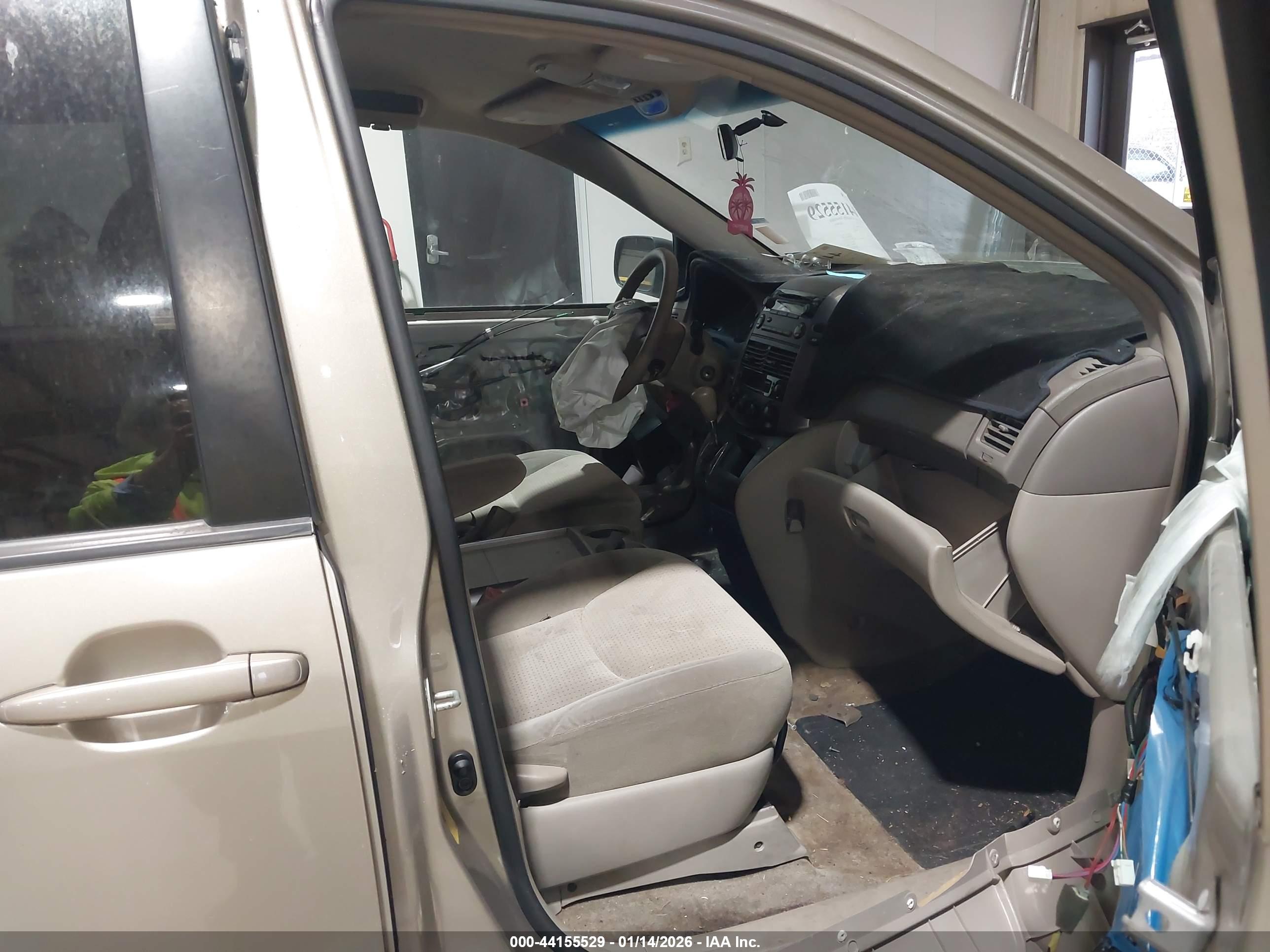 TOYOTA SIENNA image 5