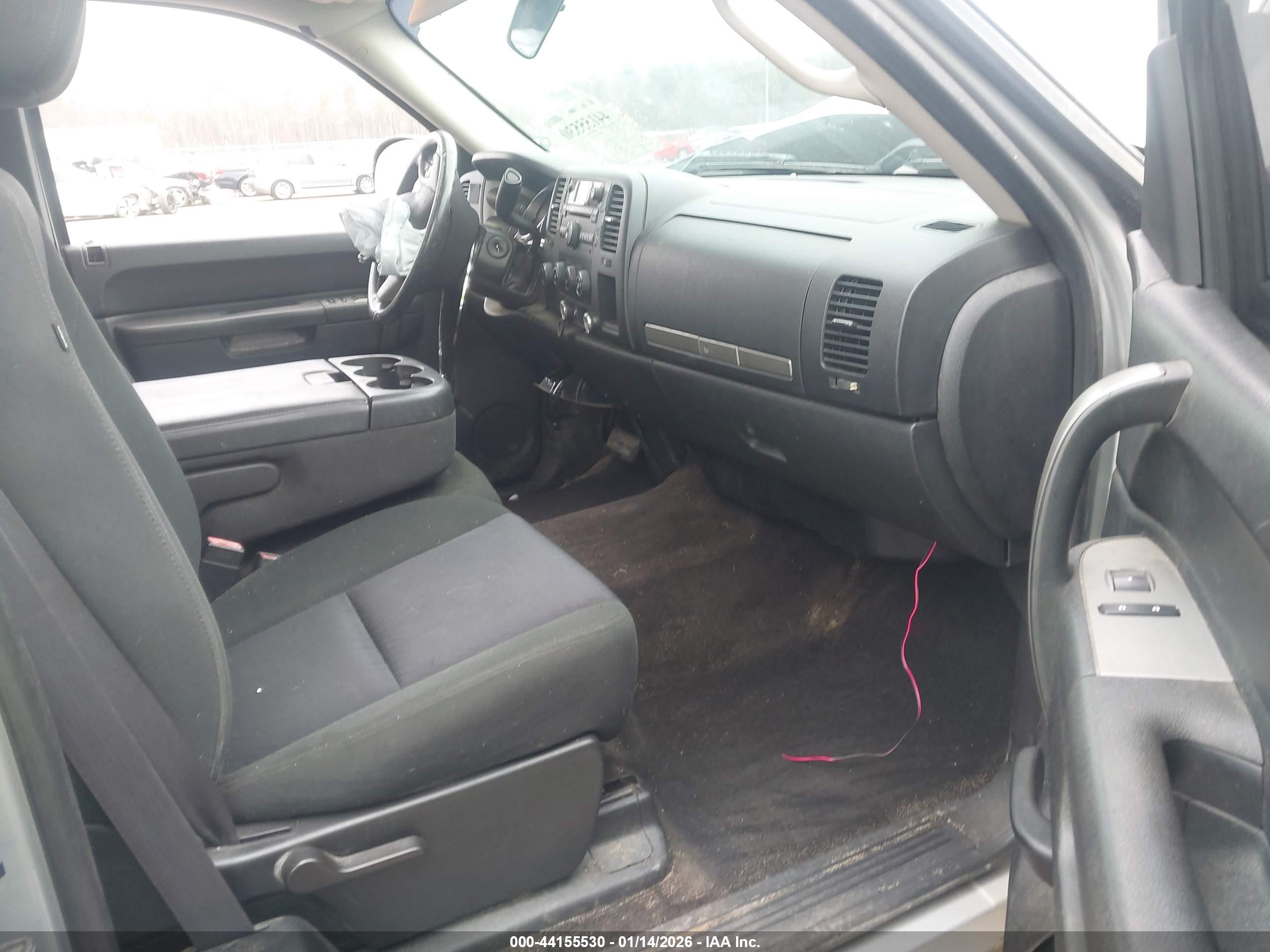 CHEVROLET SILVERADO image 5