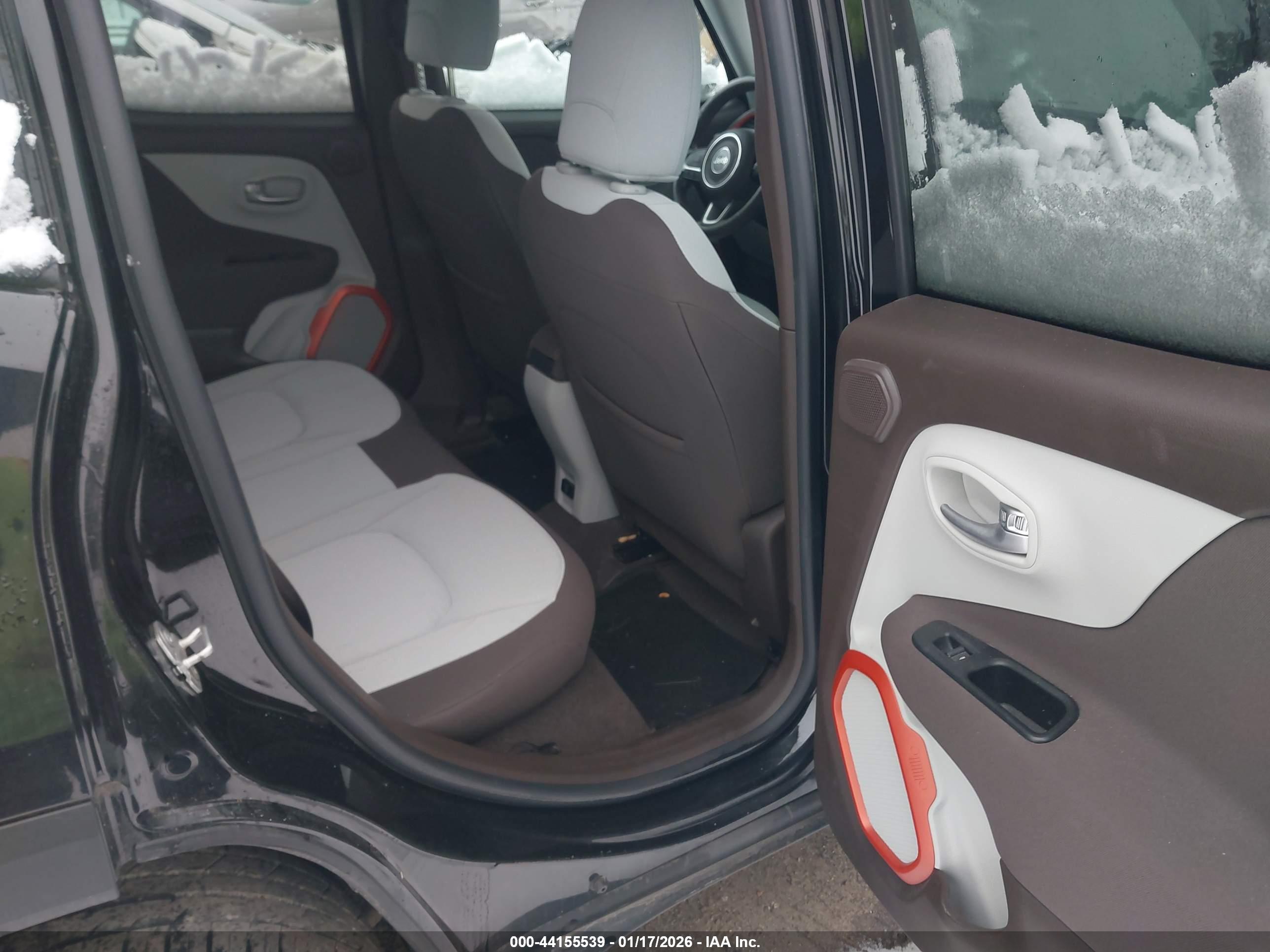 JEEP RENEGADE image 8