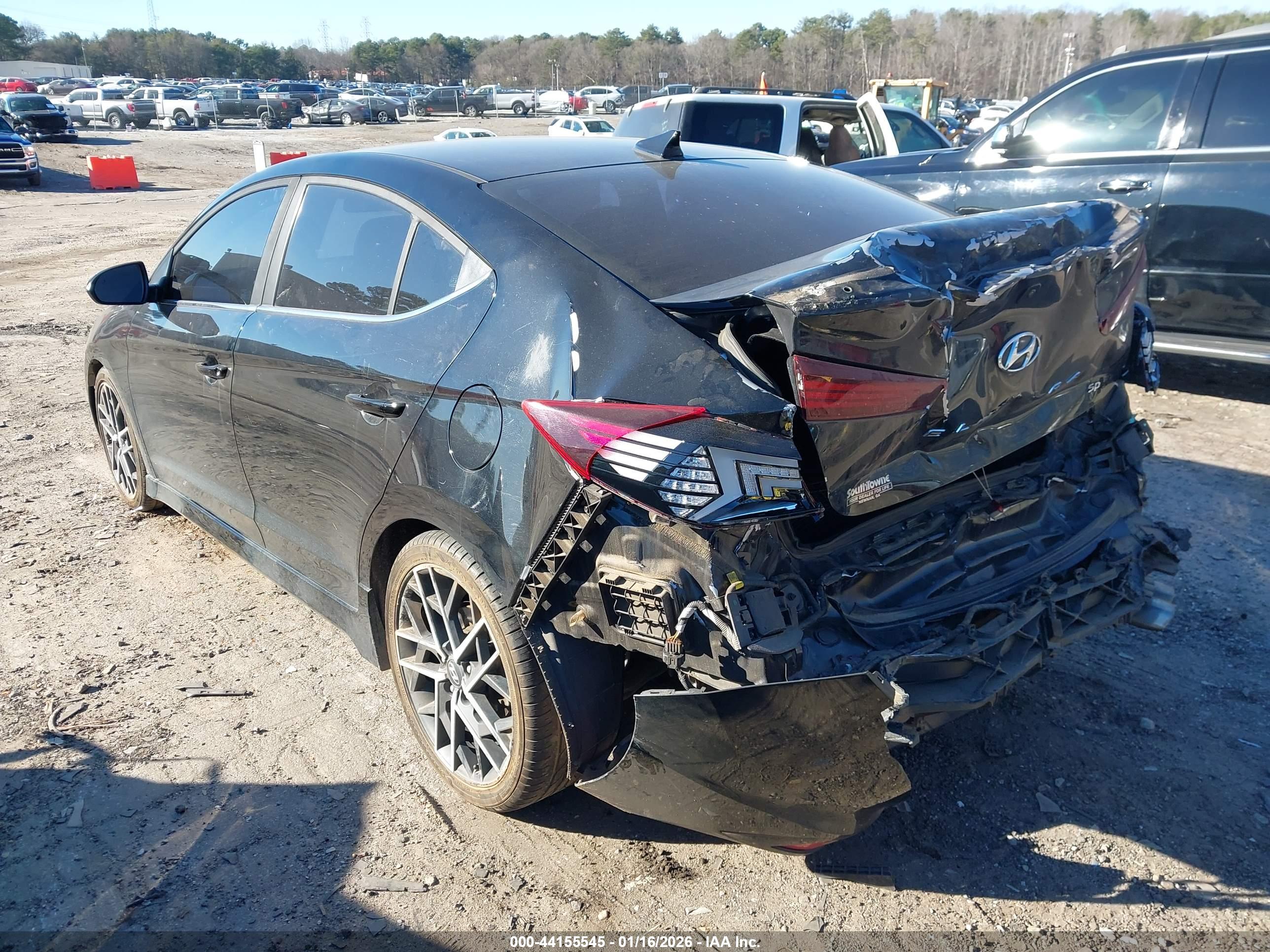 HYUNDAI ELANTRA image 3