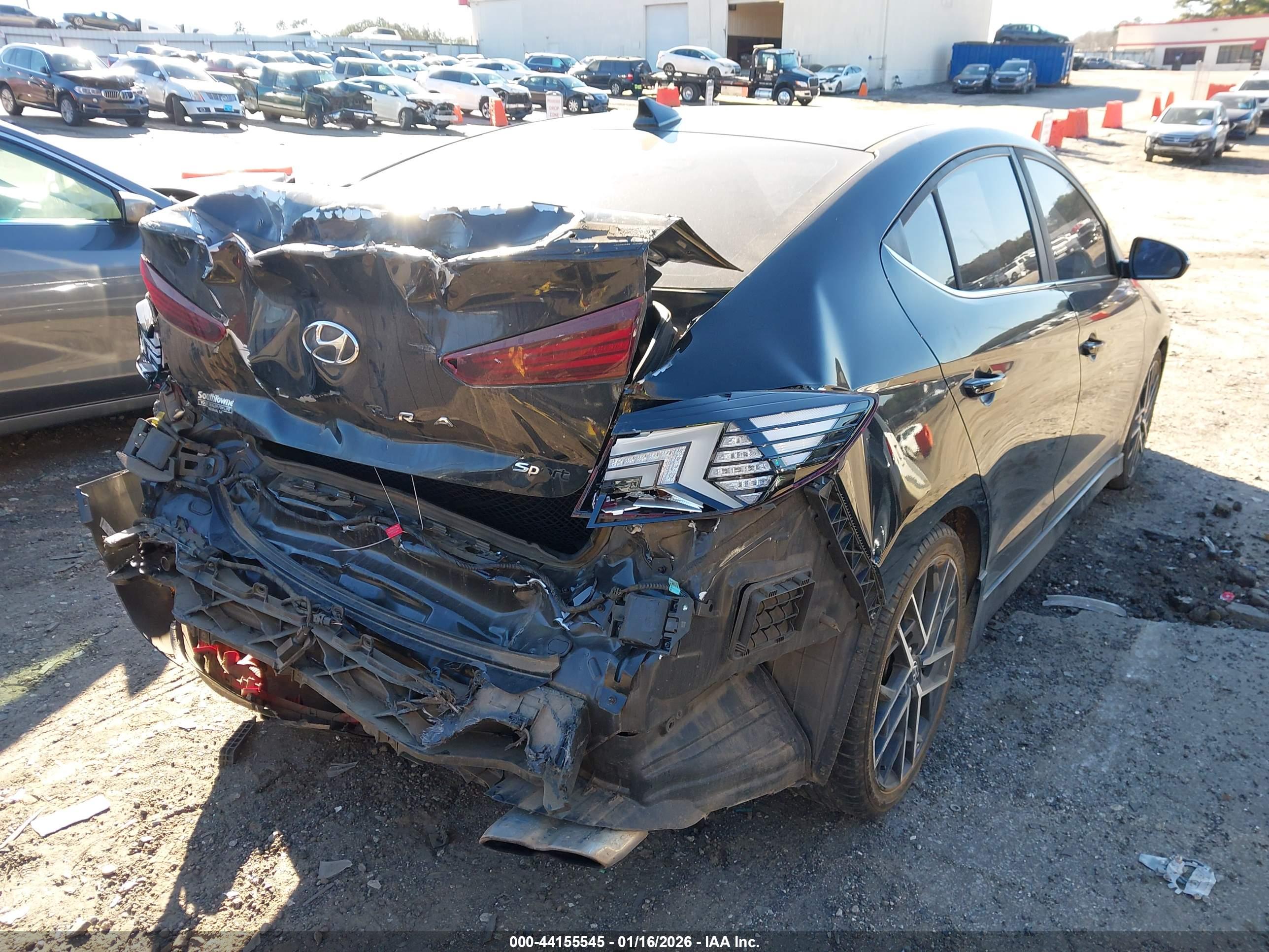 HYUNDAI ELANTRA image 4