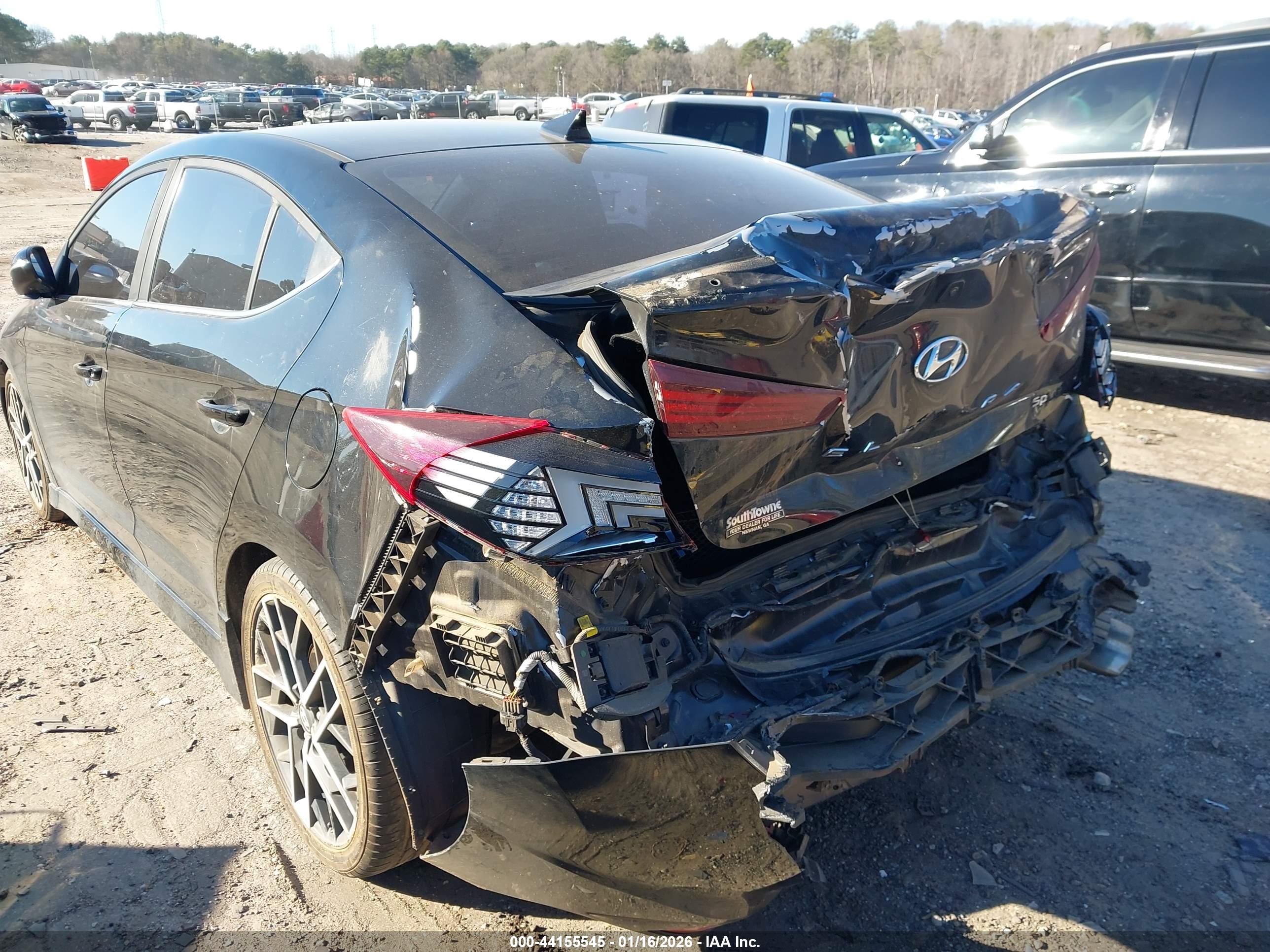 HYUNDAI ELANTRA image 6