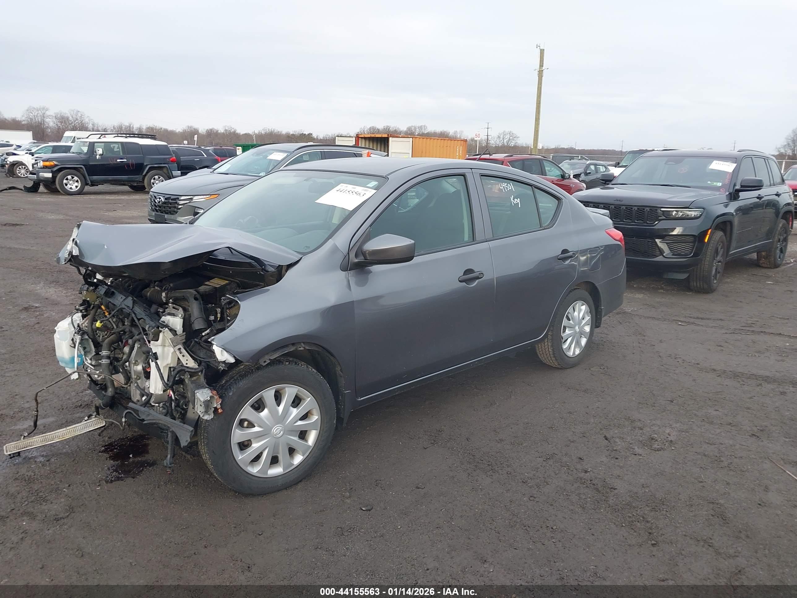 NISSAN VERSA image 2