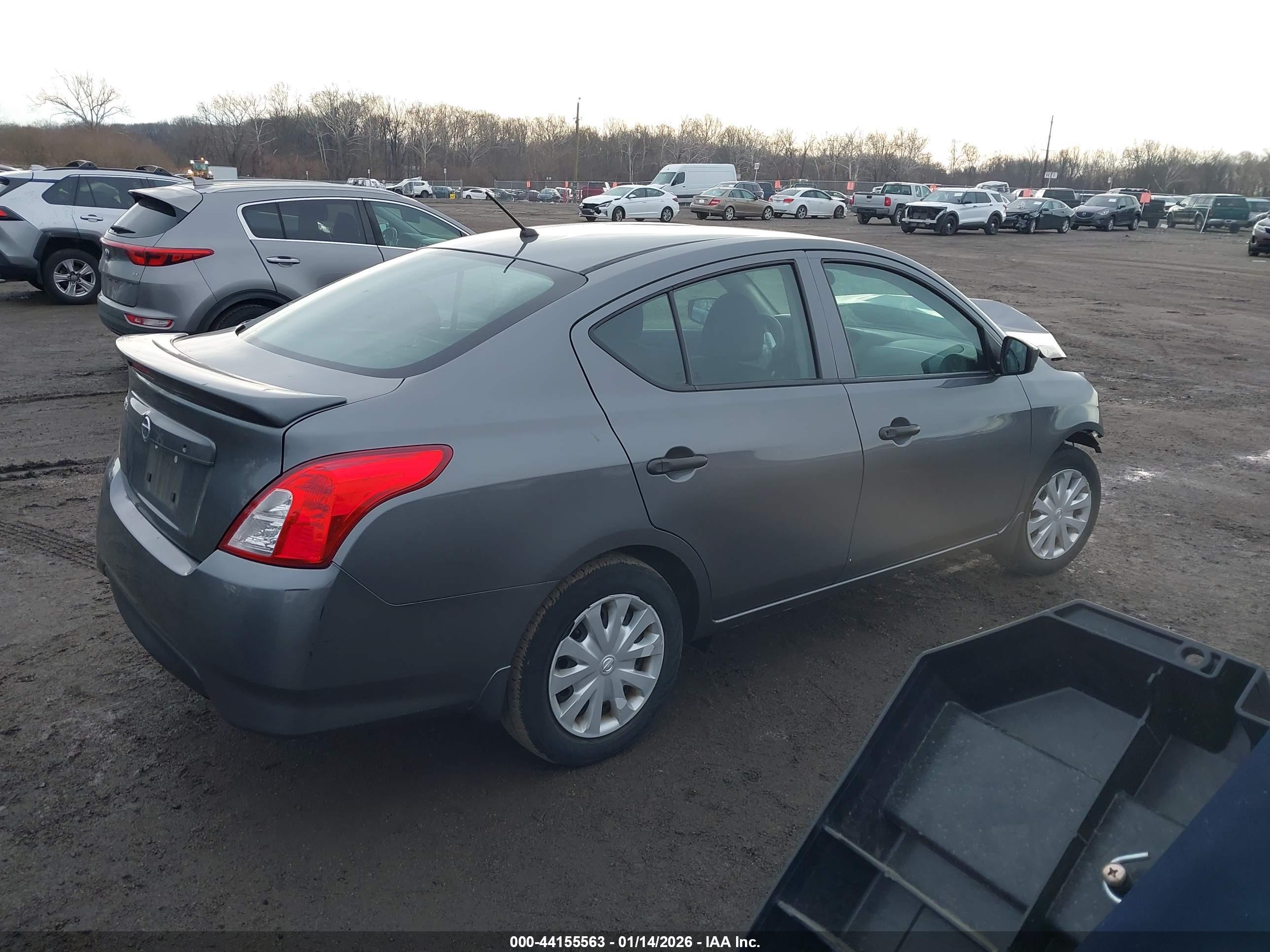 NISSAN VERSA image 4