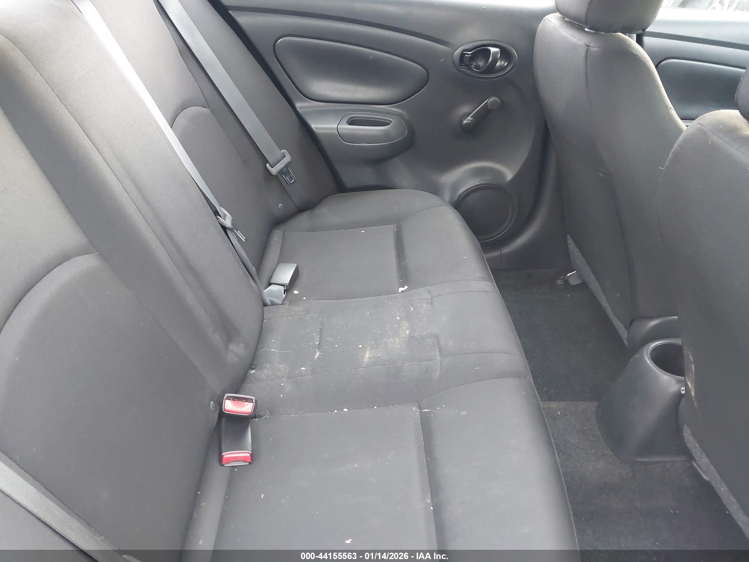 NISSAN VERSA image 8