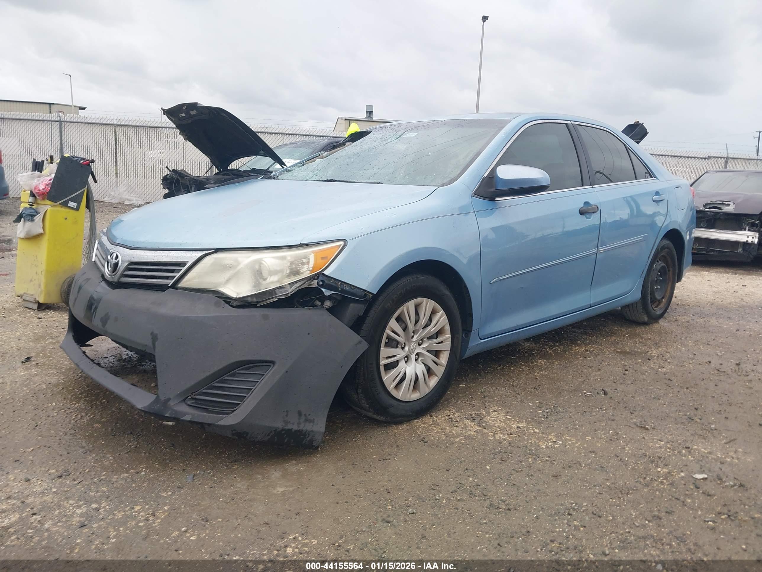 TOYOTA CAMRY image 2