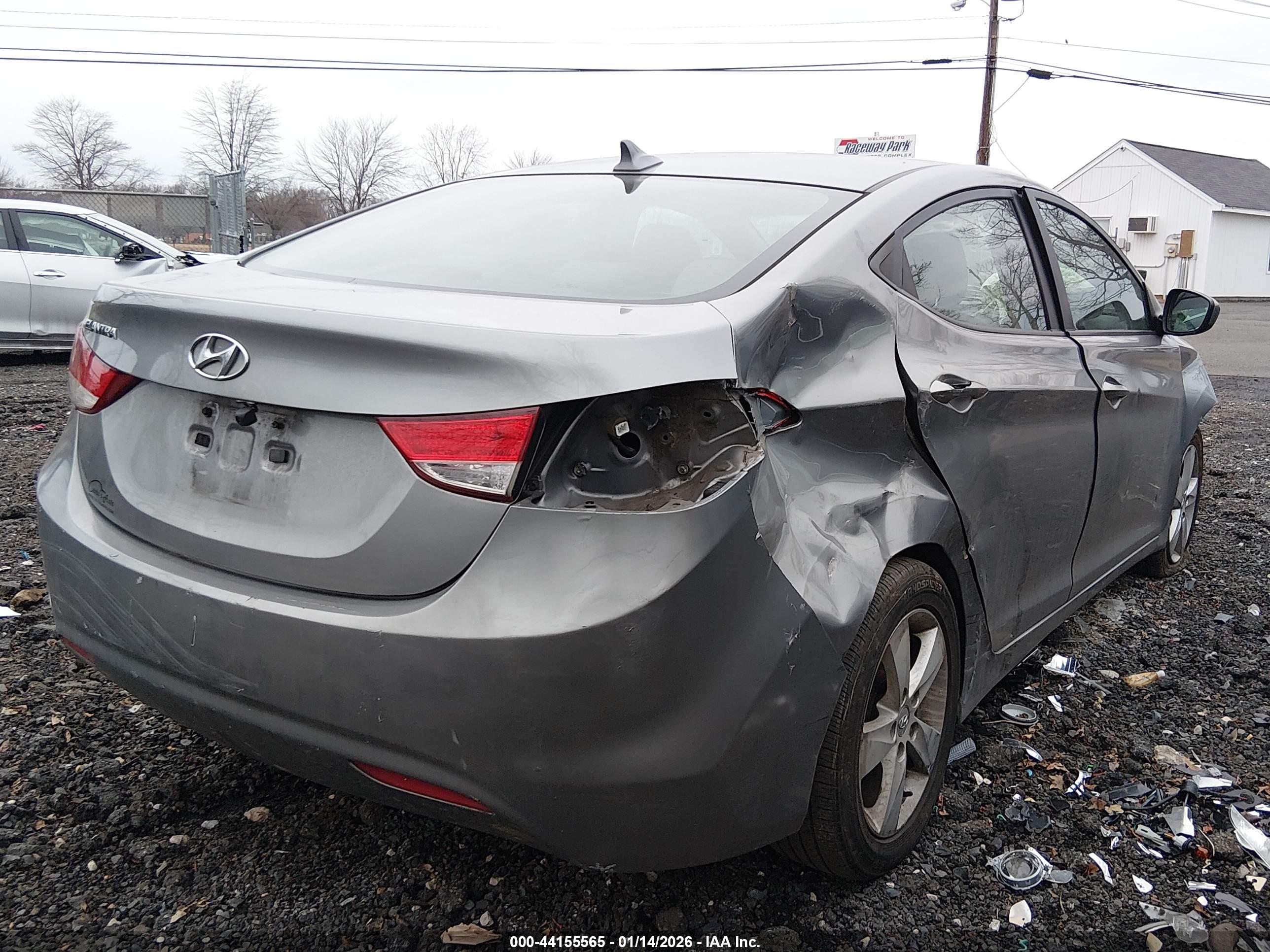 HYUNDAI ELANTRA image 4