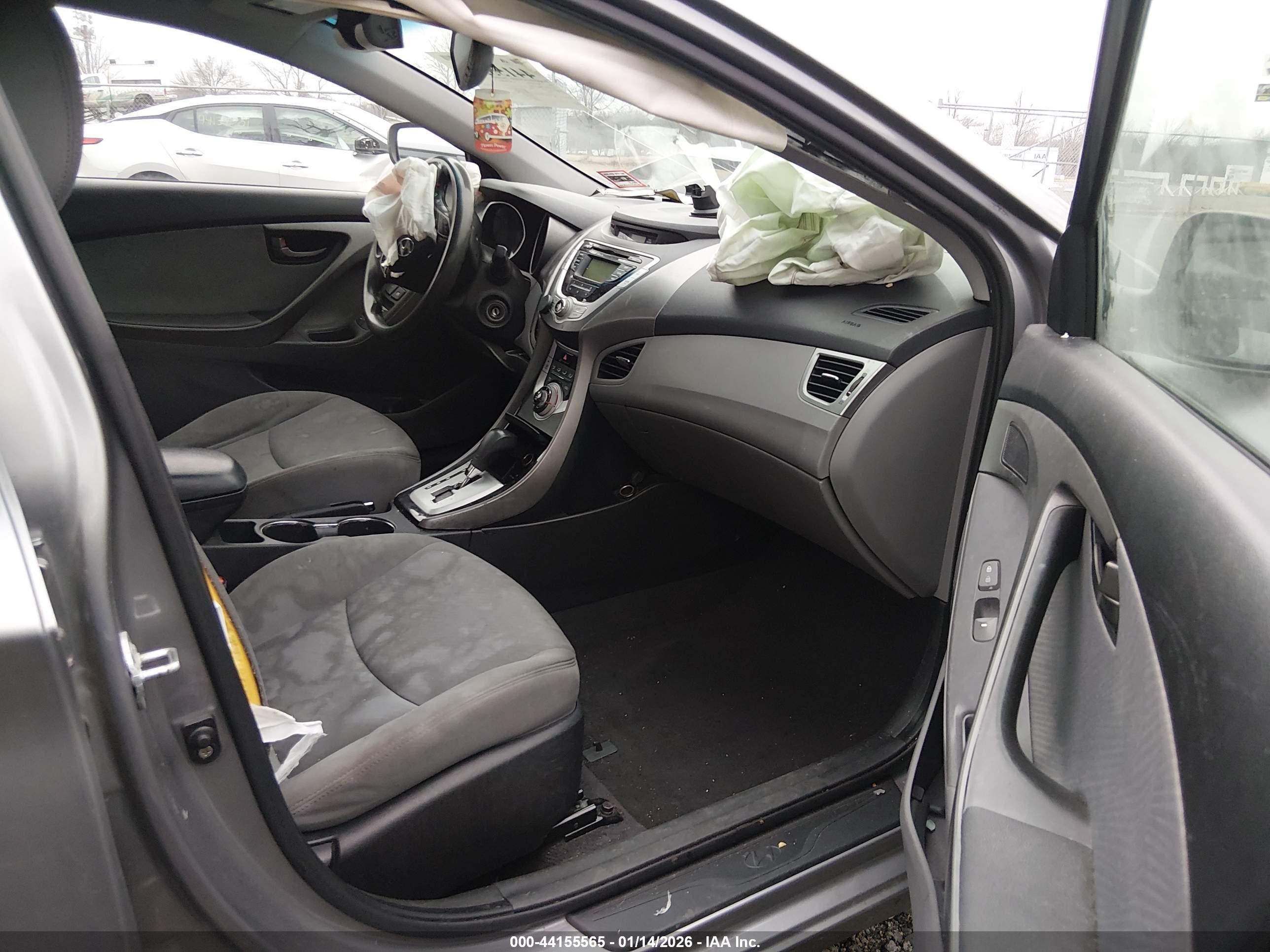 HYUNDAI ELANTRA image 5