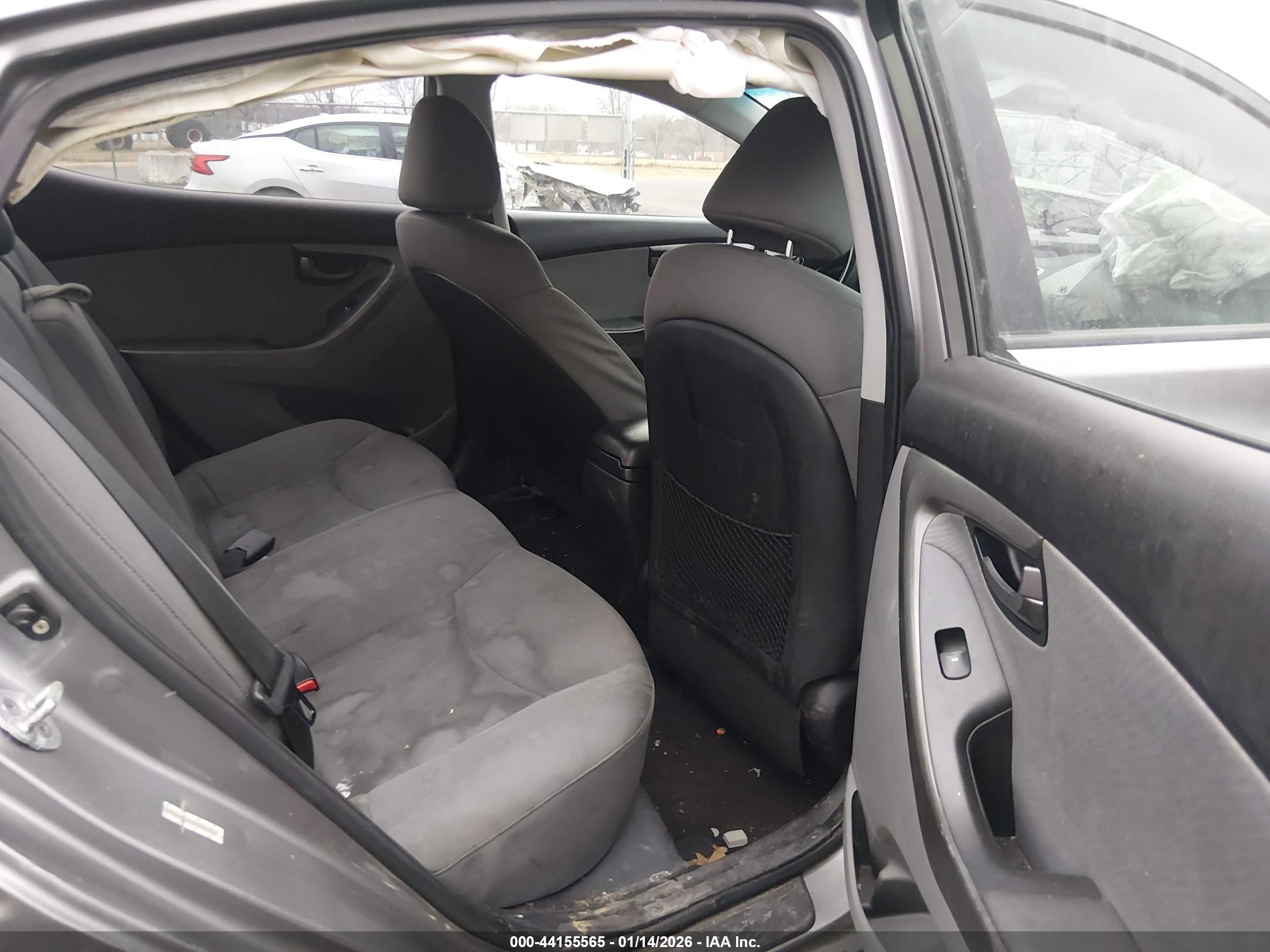 HYUNDAI ELANTRA image 8