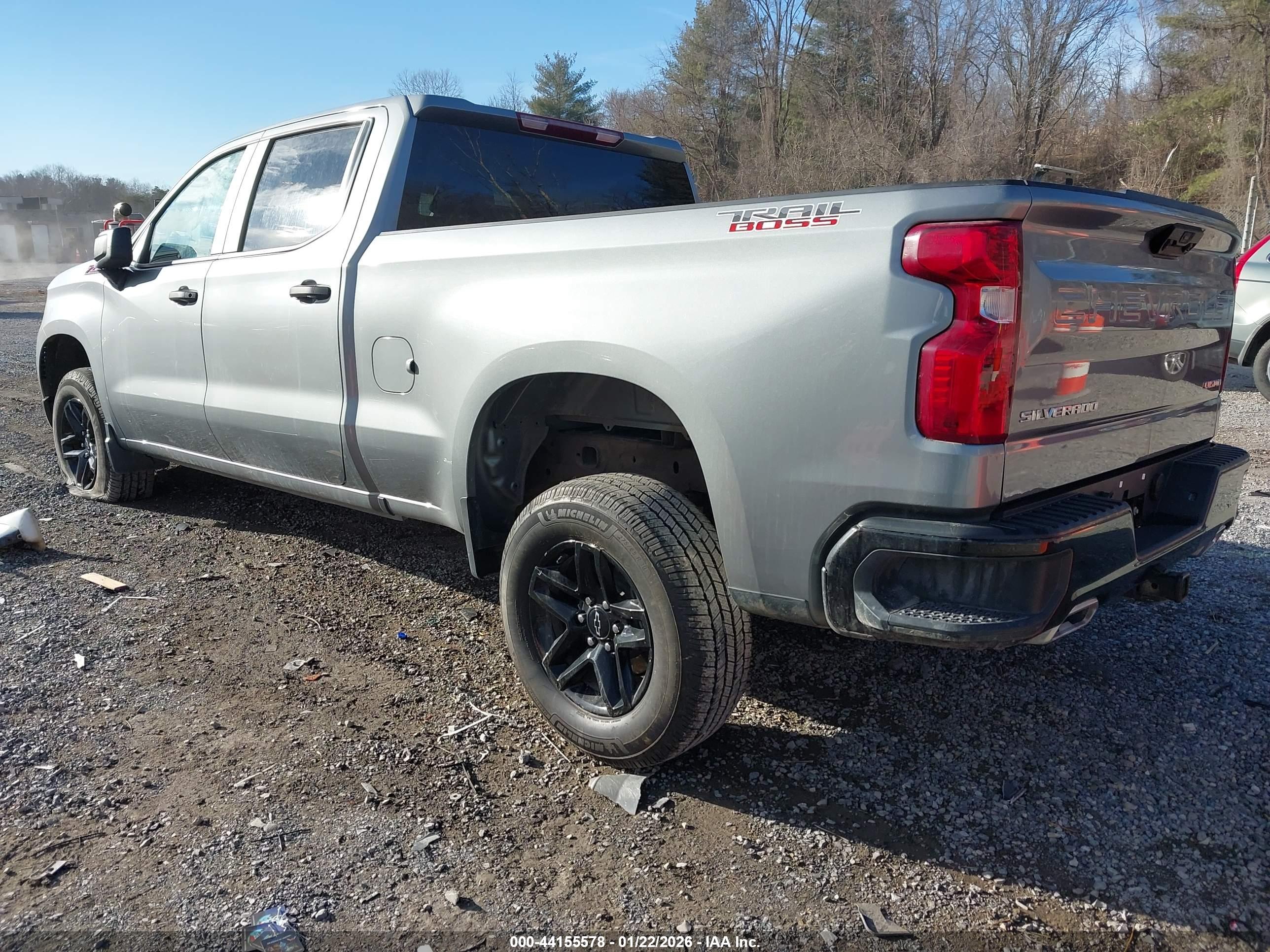 CHEVROLET SILVERADO image 3