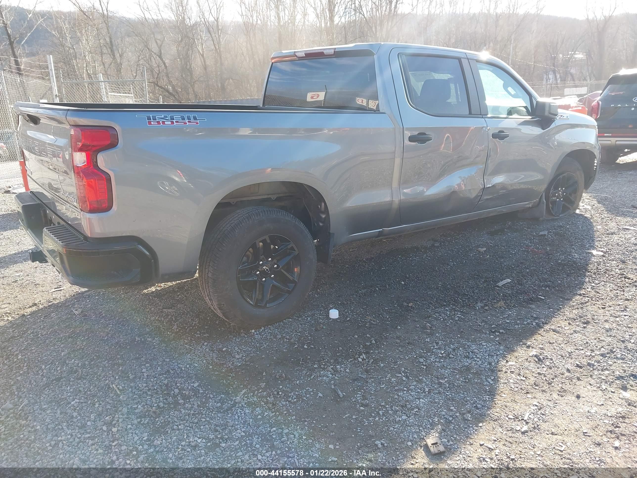 CHEVROLET SILVERADO image 4