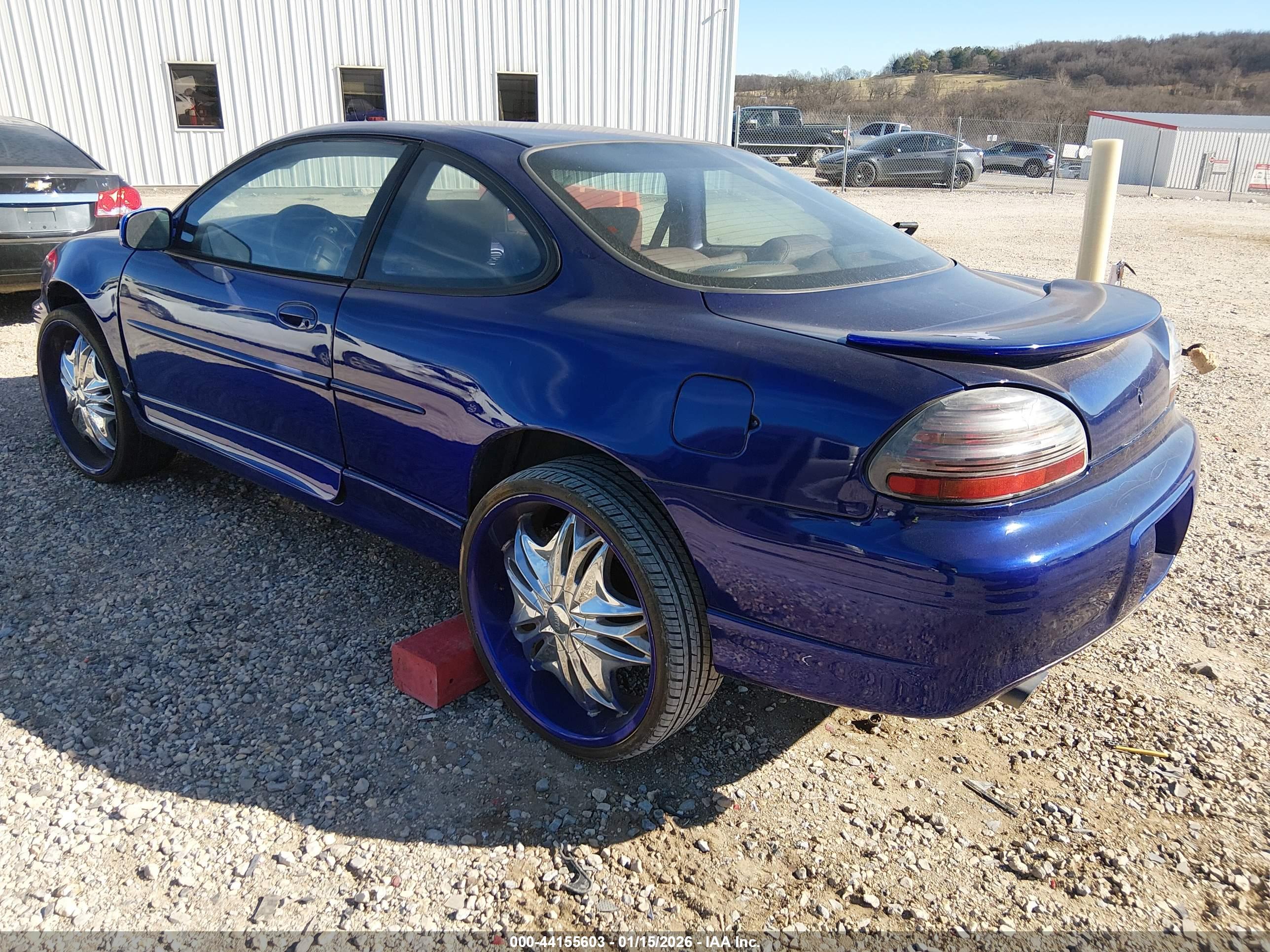 PONTIAC GRAND image 3