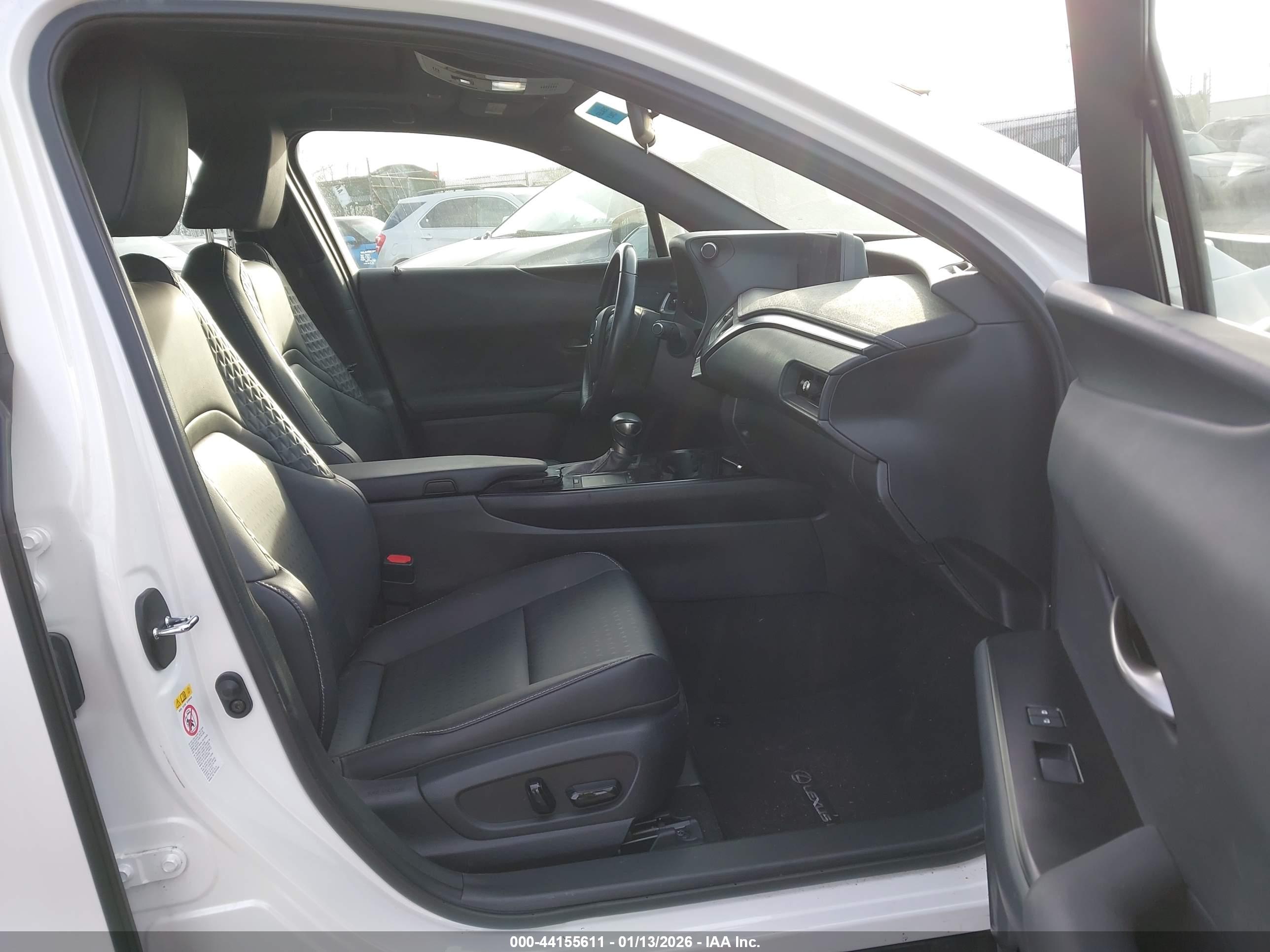 LEXUS UX image 5