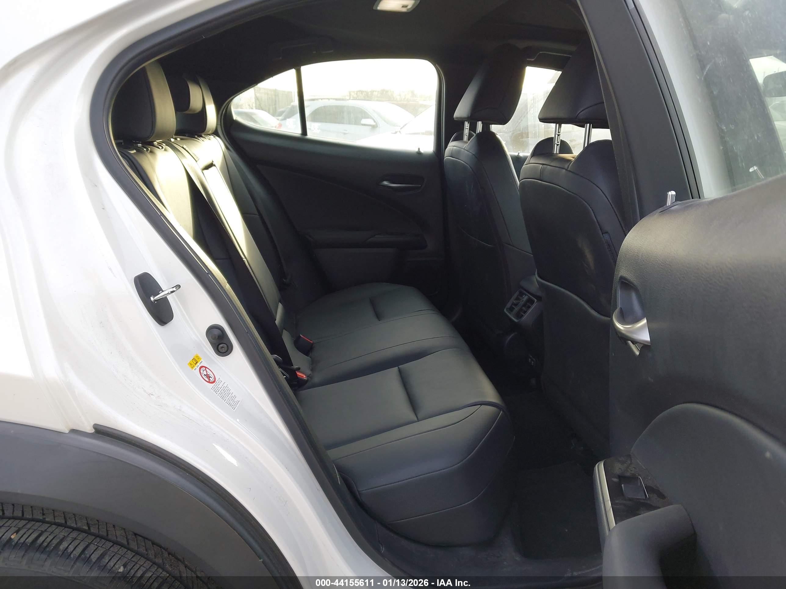 LEXUS UX image 8