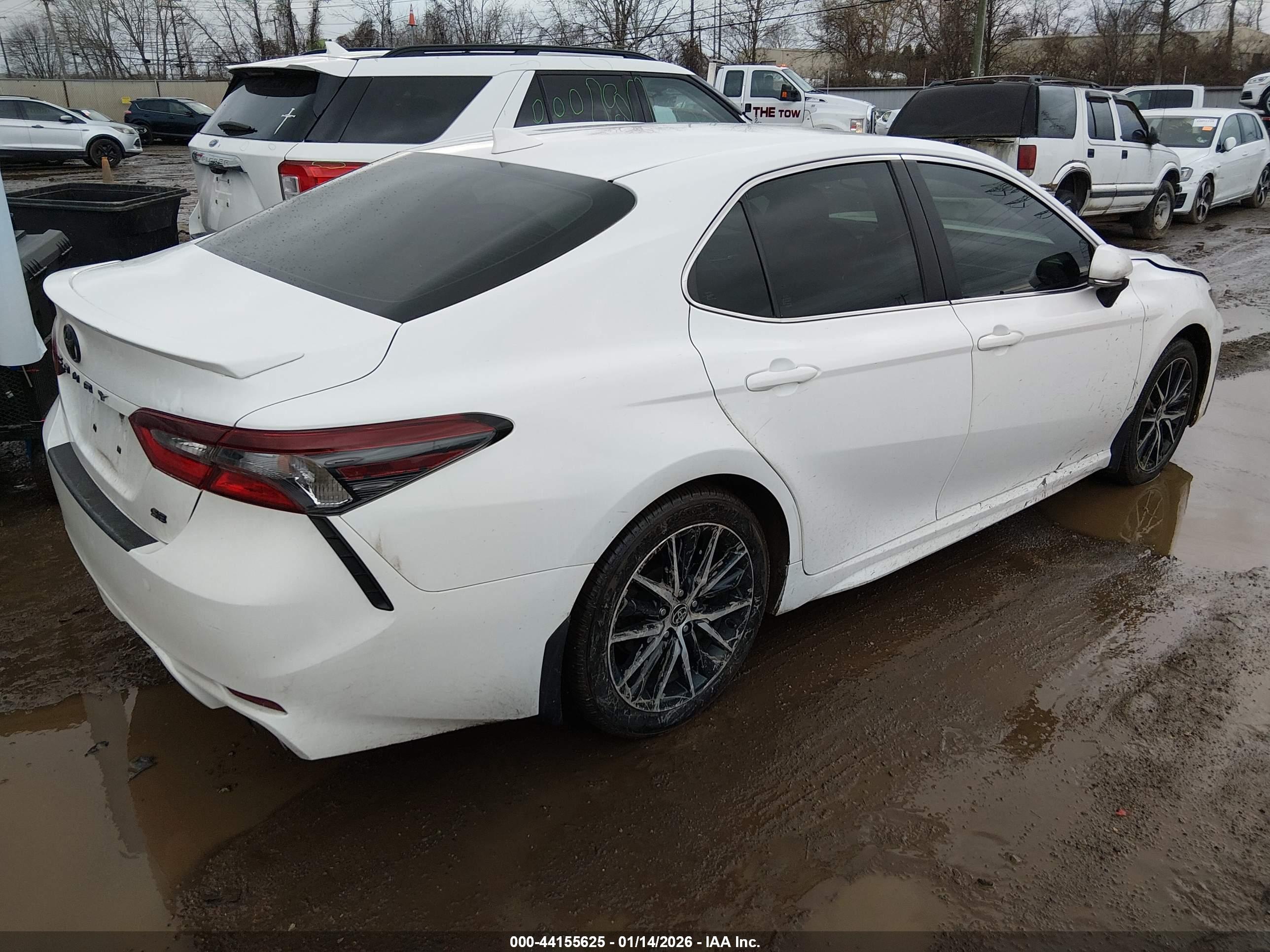 TOYOTA CAMRY image 4