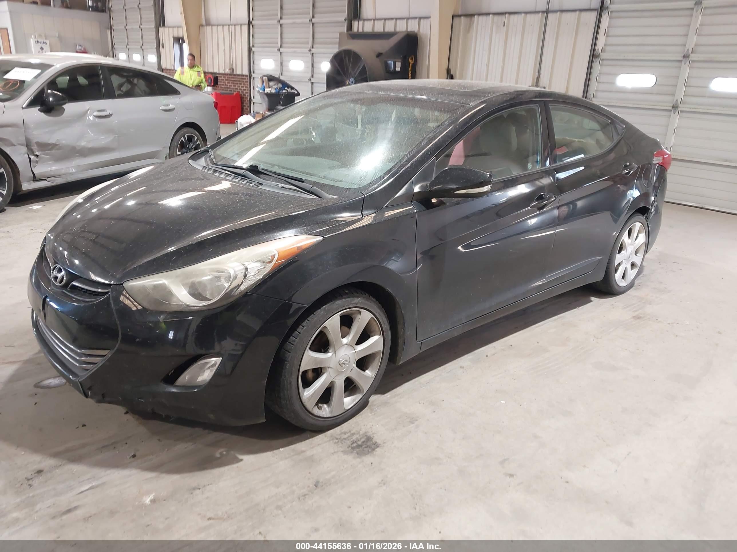 HYUNDAI ELANTRA image 2