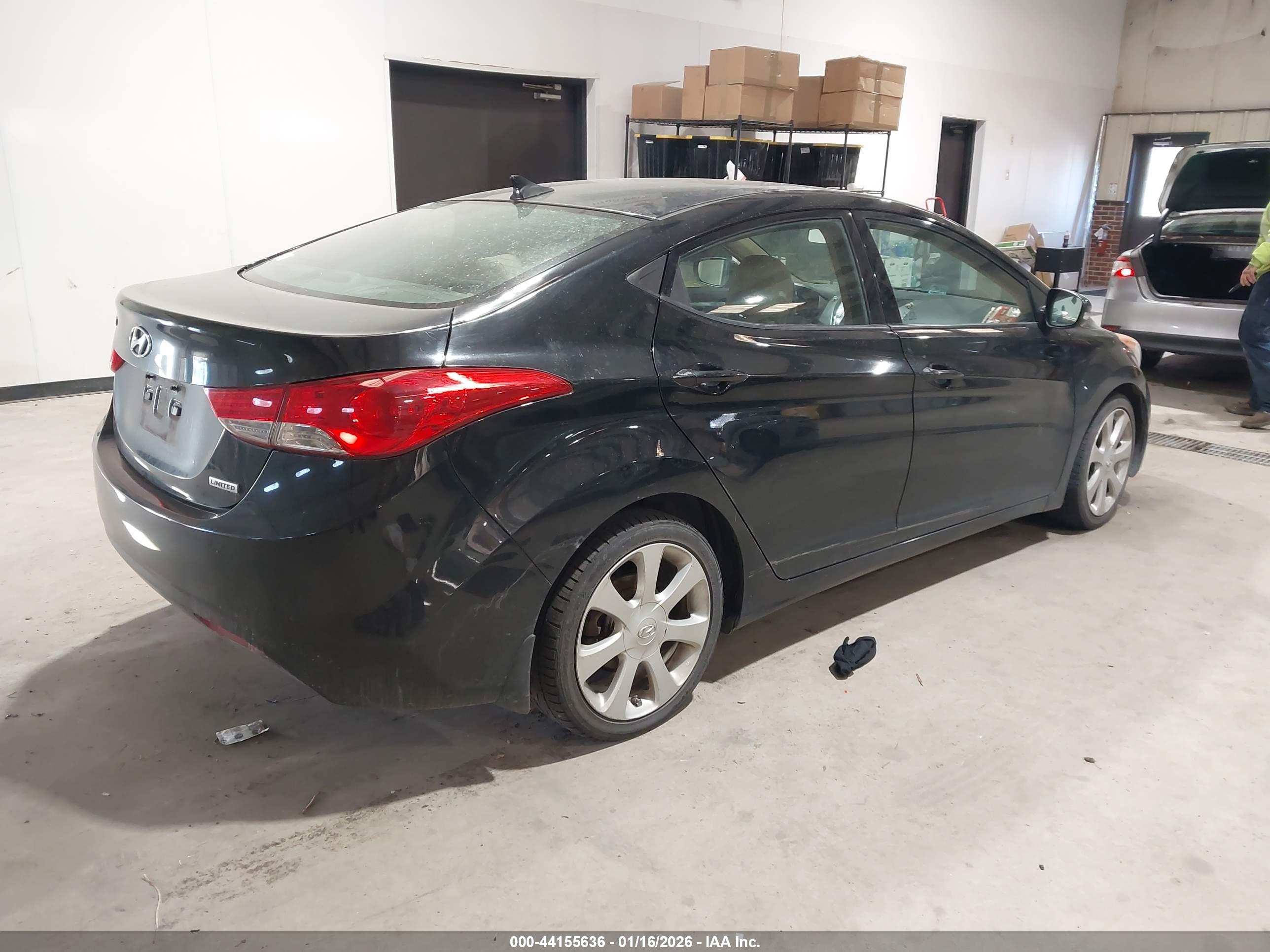 HYUNDAI ELANTRA image 4