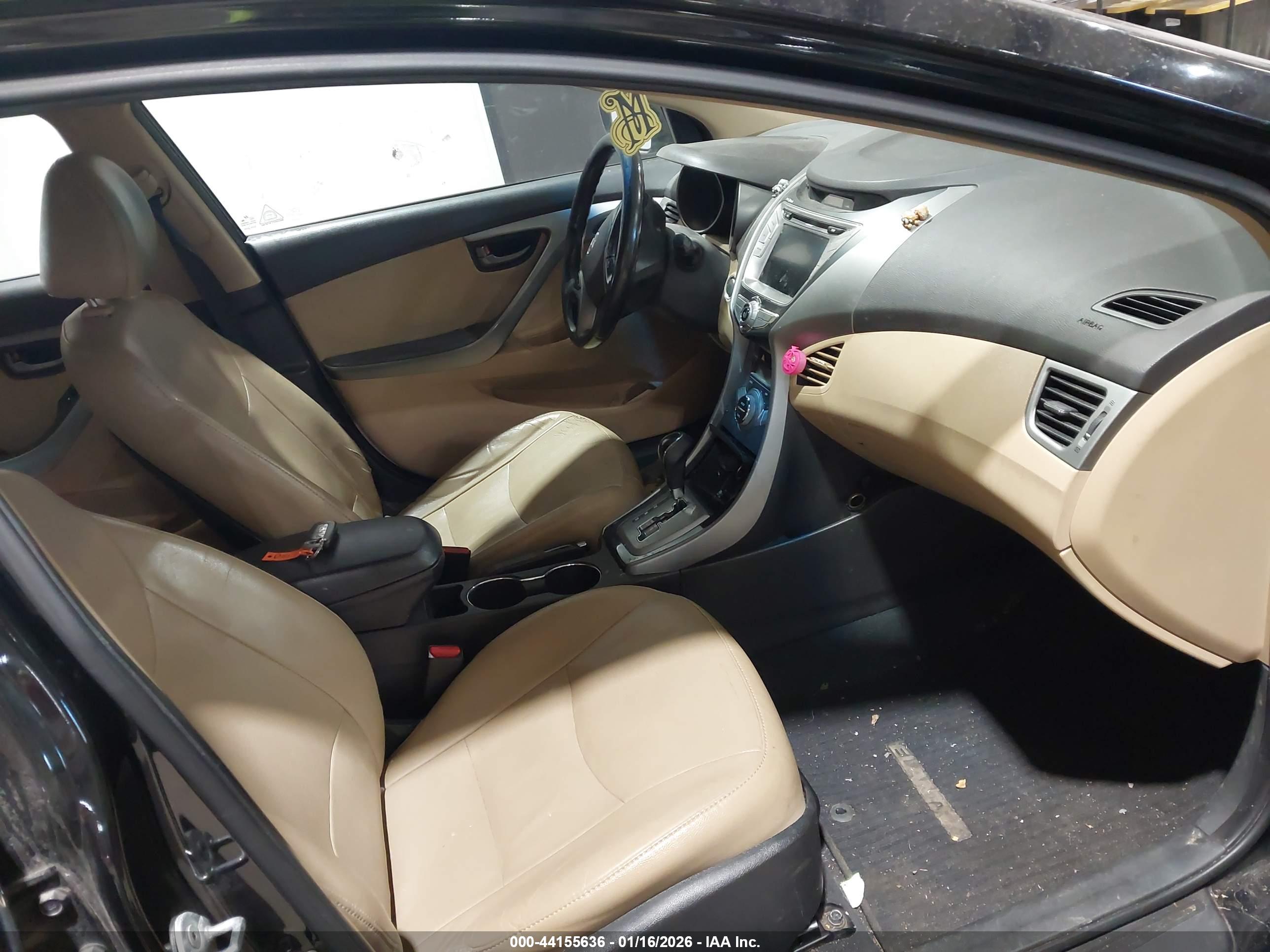 HYUNDAI ELANTRA image 5