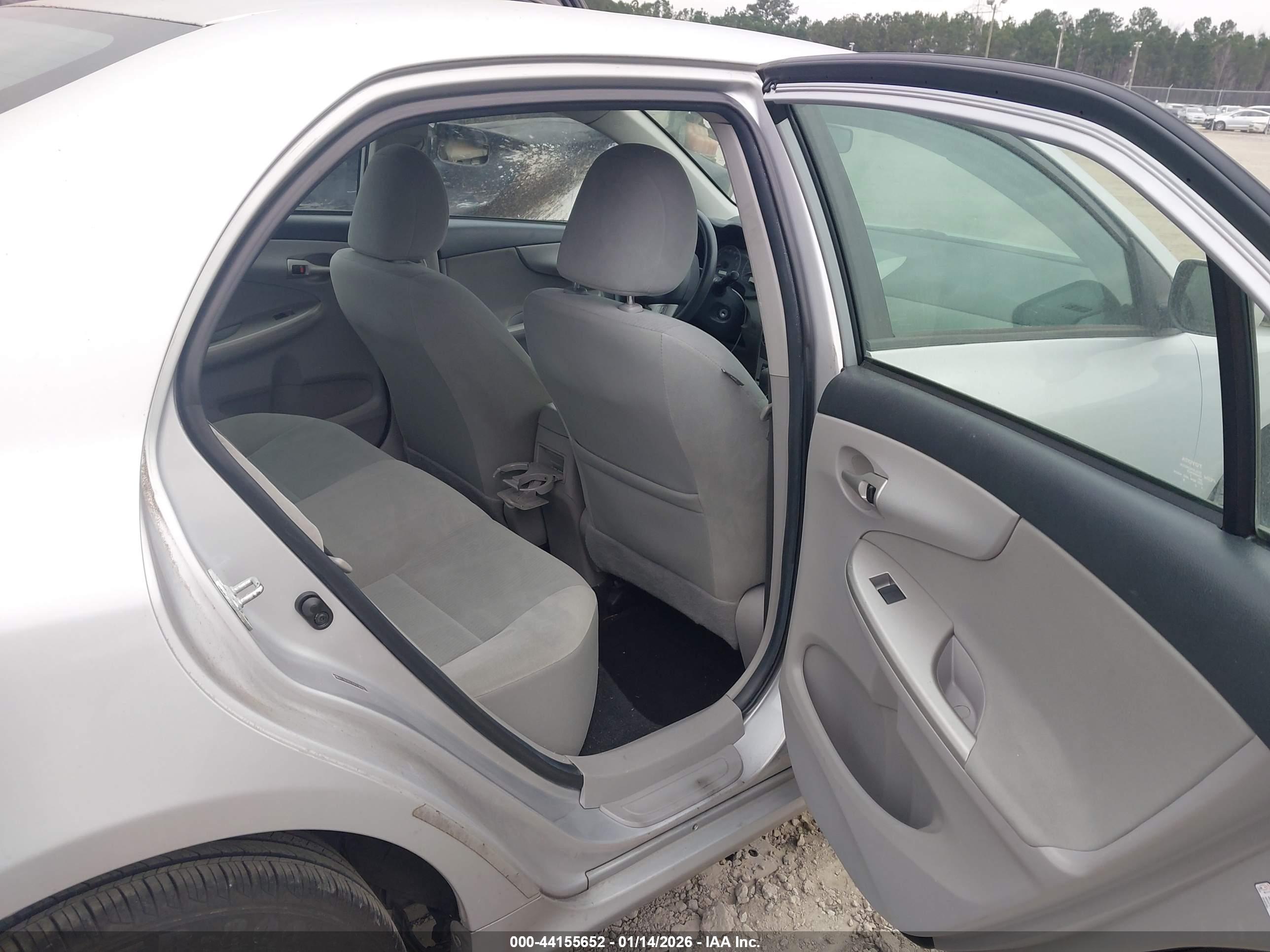 TOYOTA COROLLA image 8