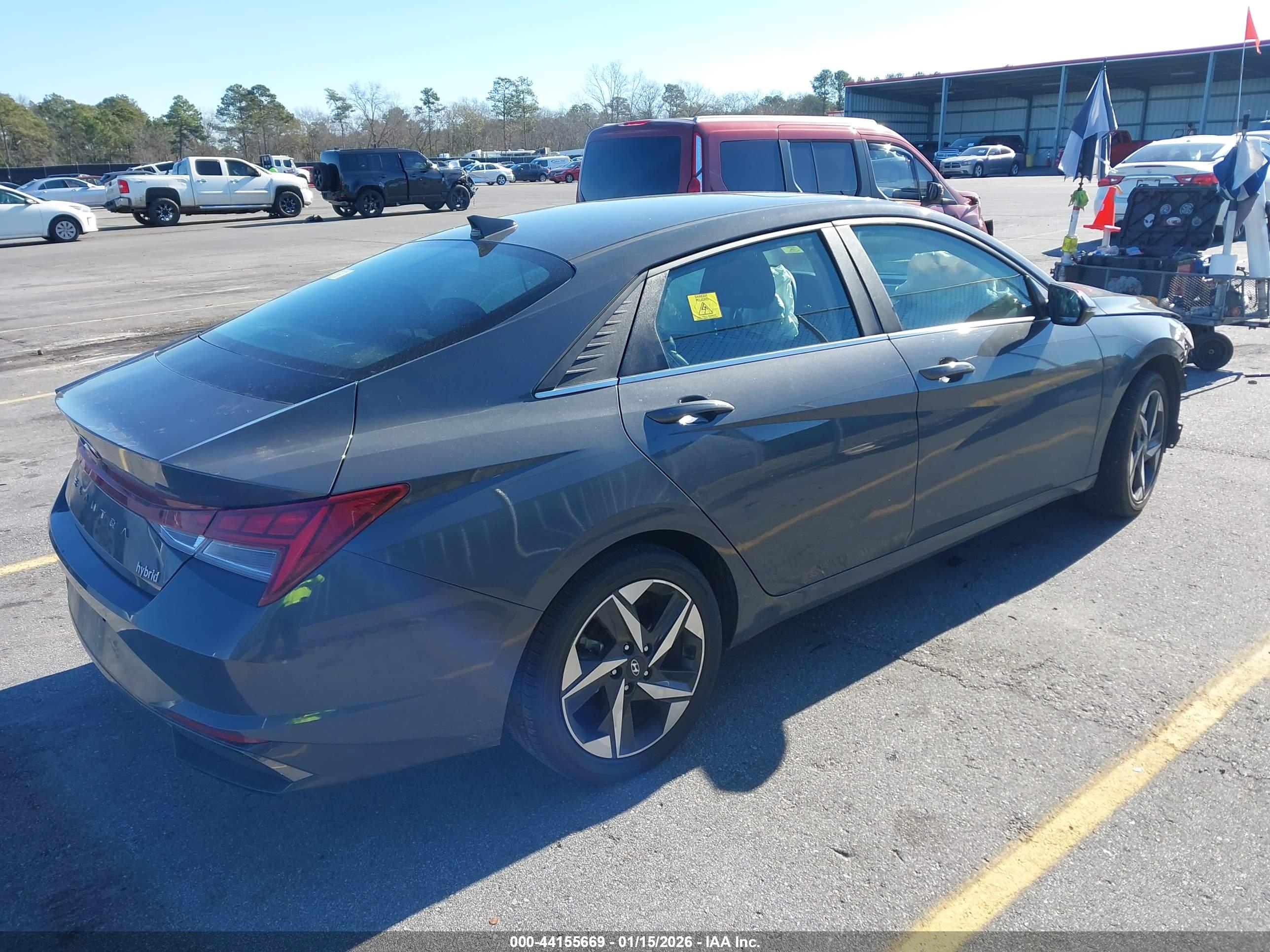 HYUNDAI ELANTRA image 4