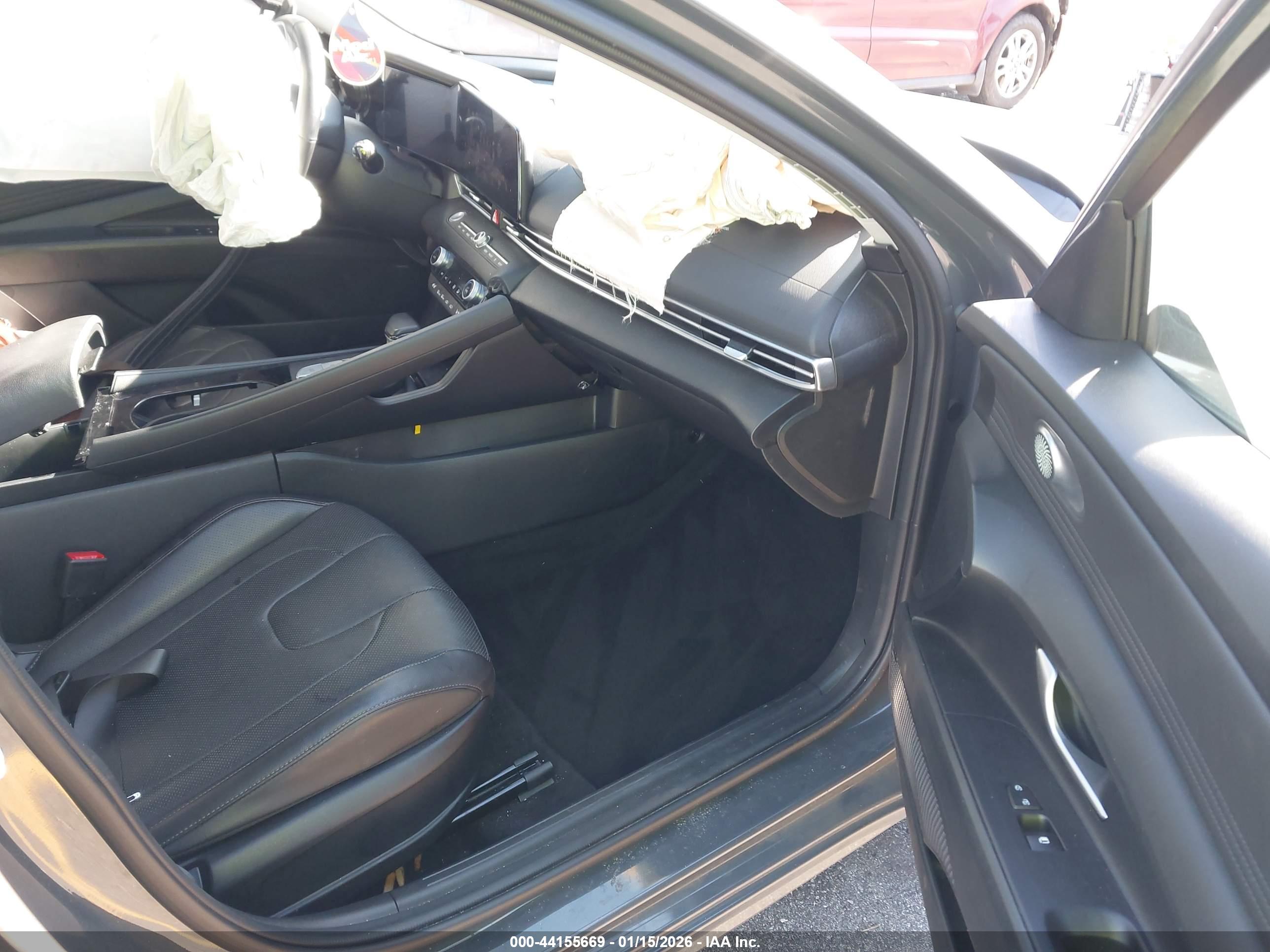 HYUNDAI ELANTRA image 5