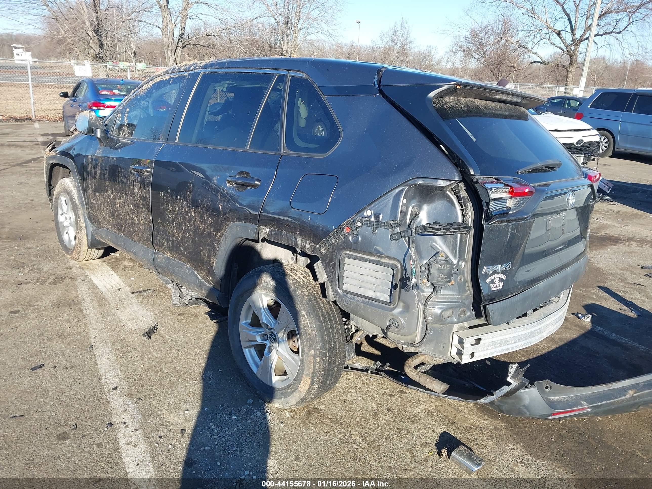TOYOTA RAV4 image 3