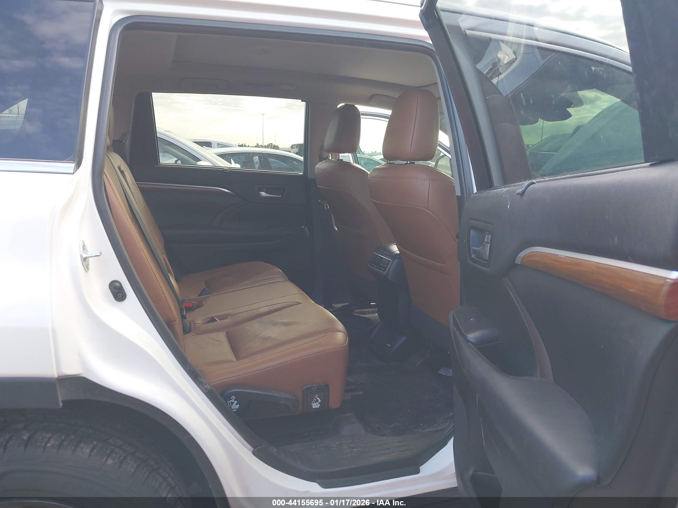 TOYOTA HIGHLANDER image 8