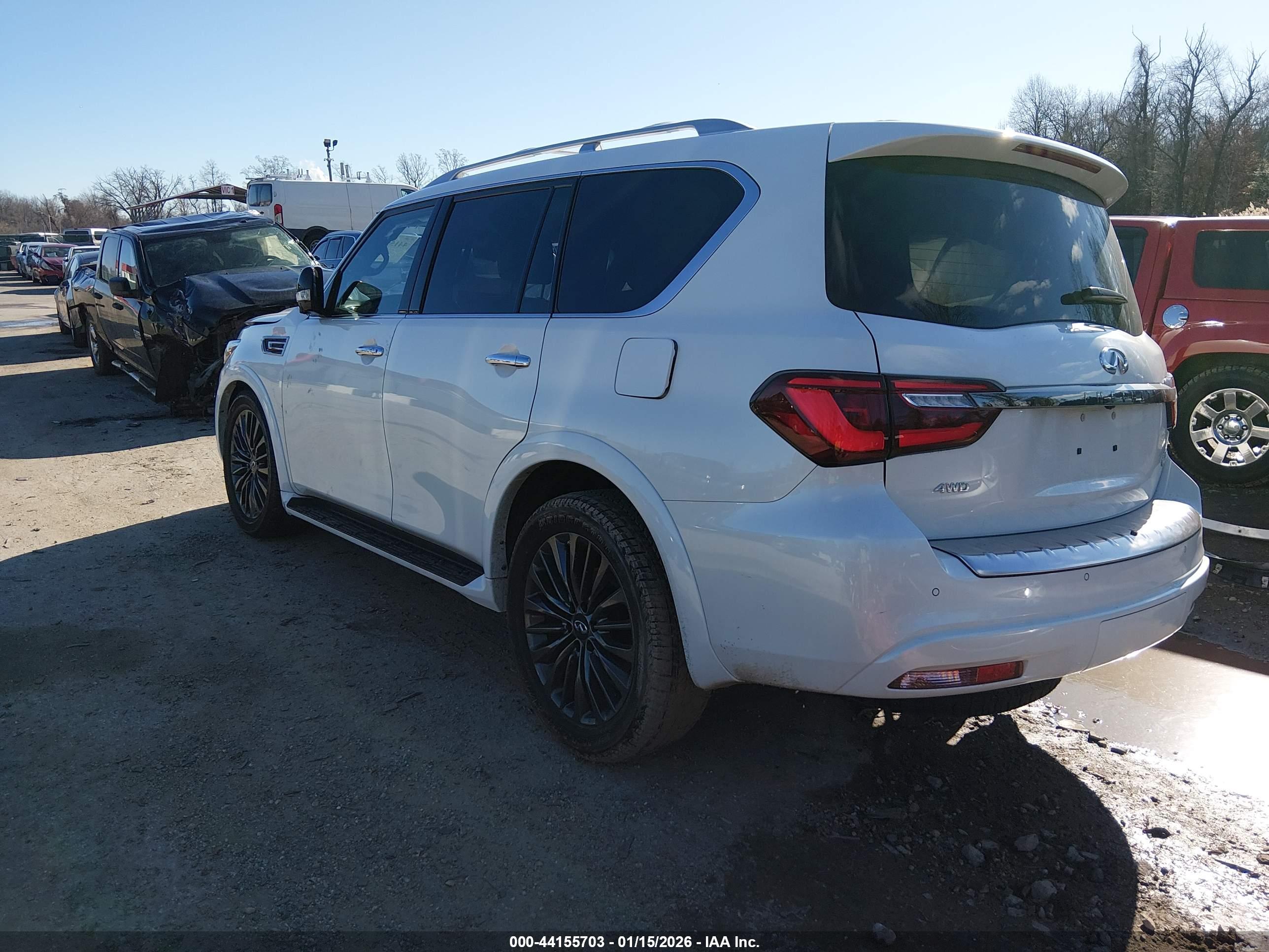 INFINITI QX80 image 3