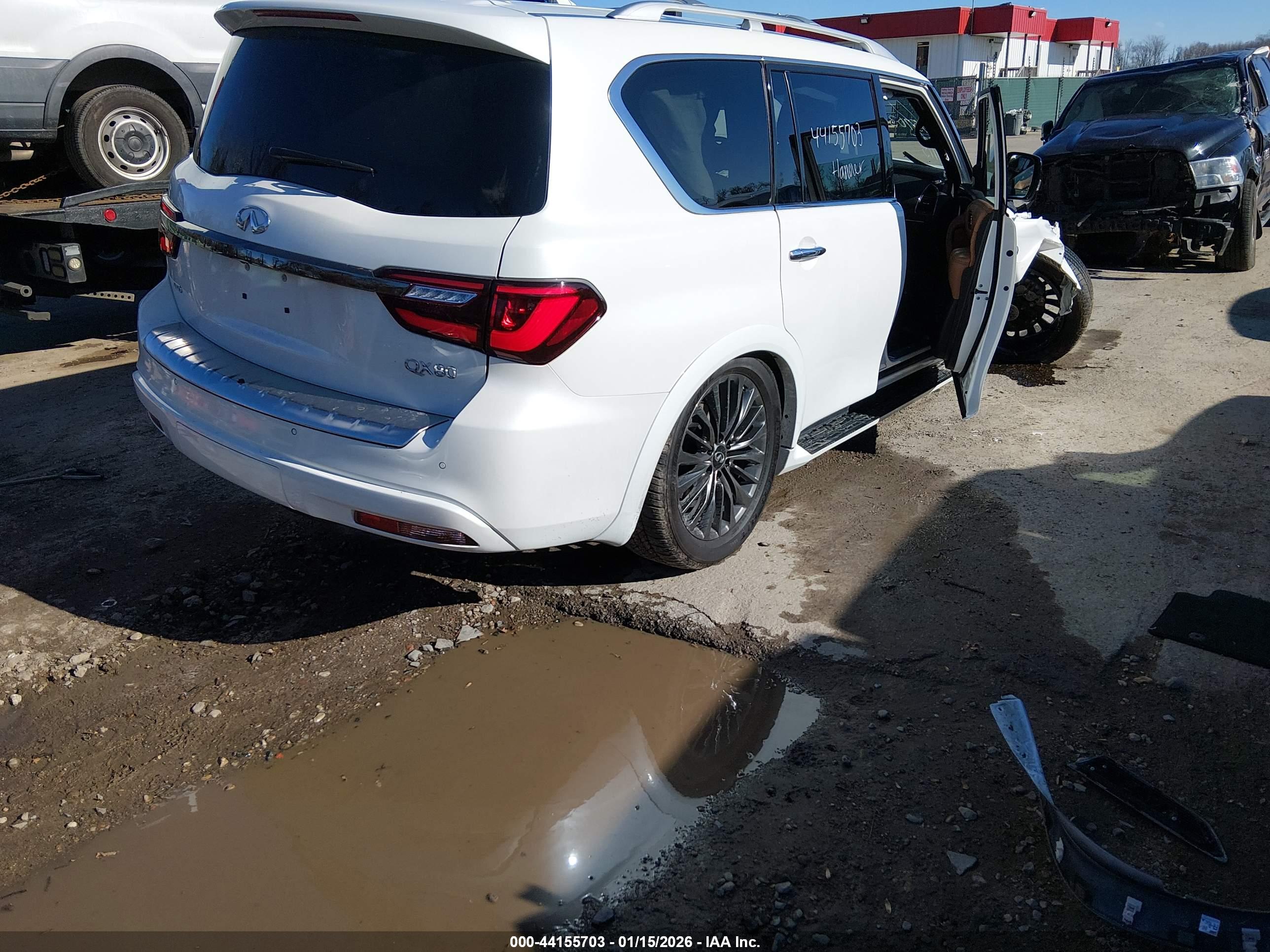 INFINITI QX80 image 4