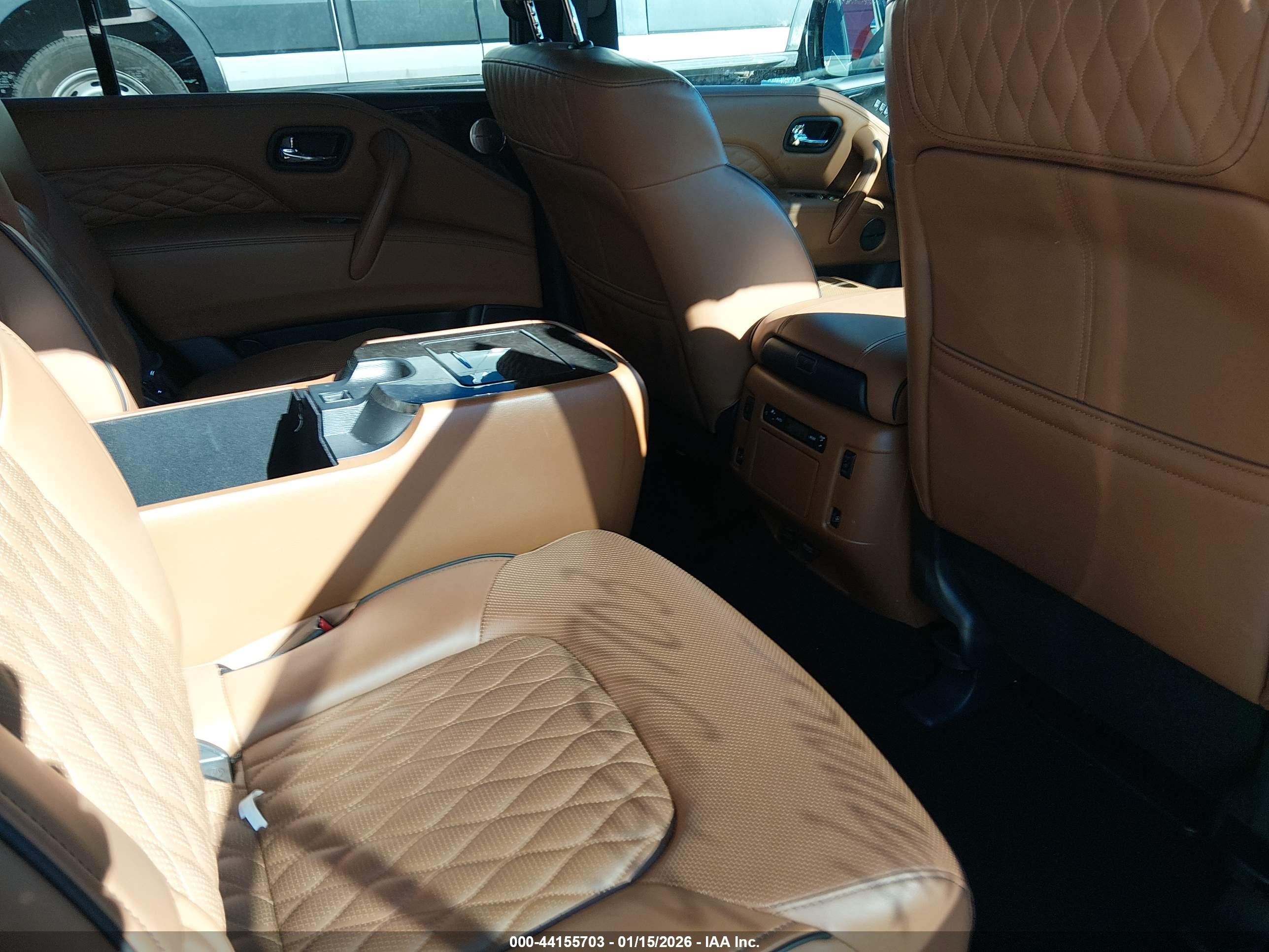 INFINITI QX80 image 8