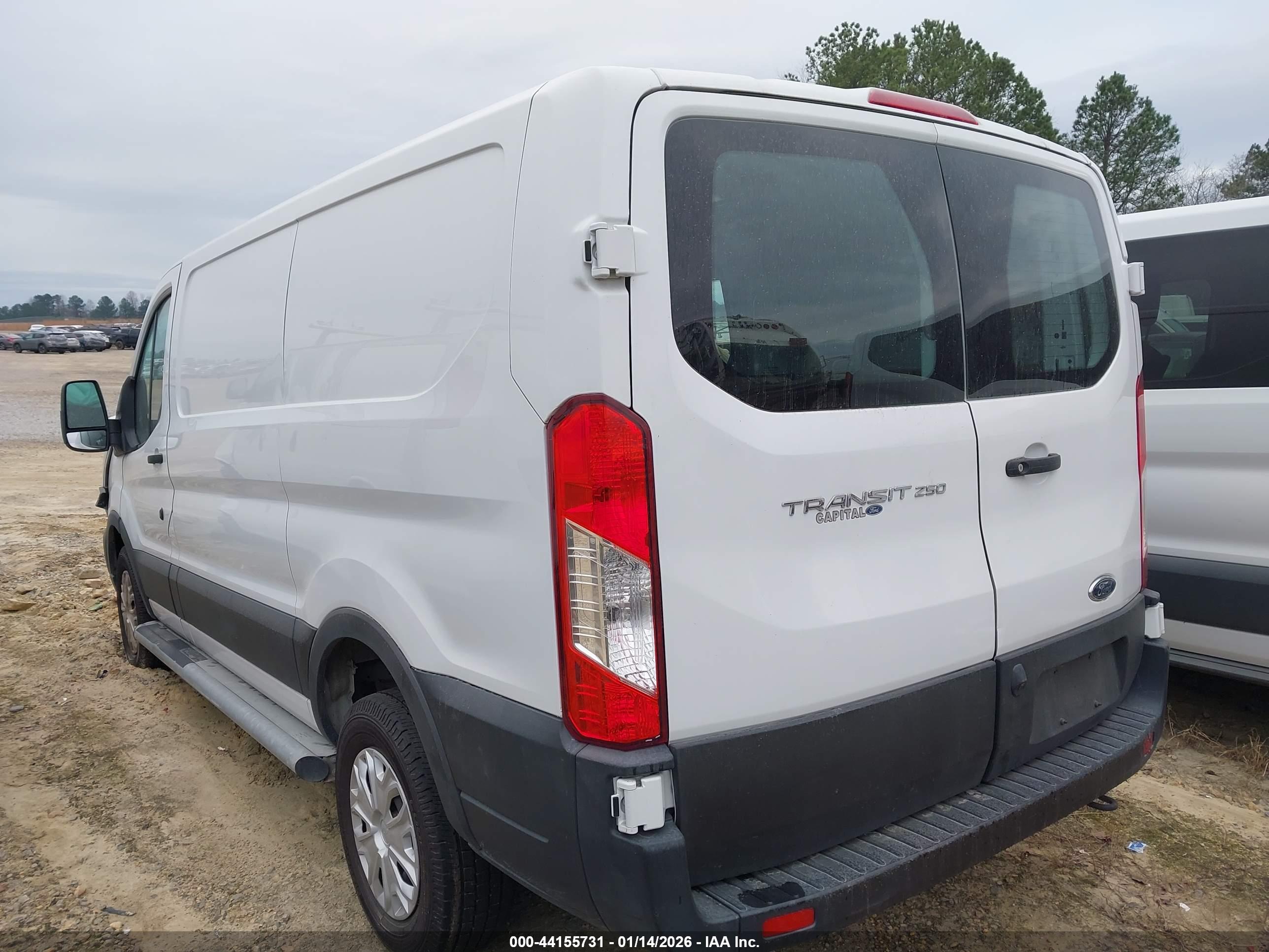 FORD TRANSIT-250 image 3