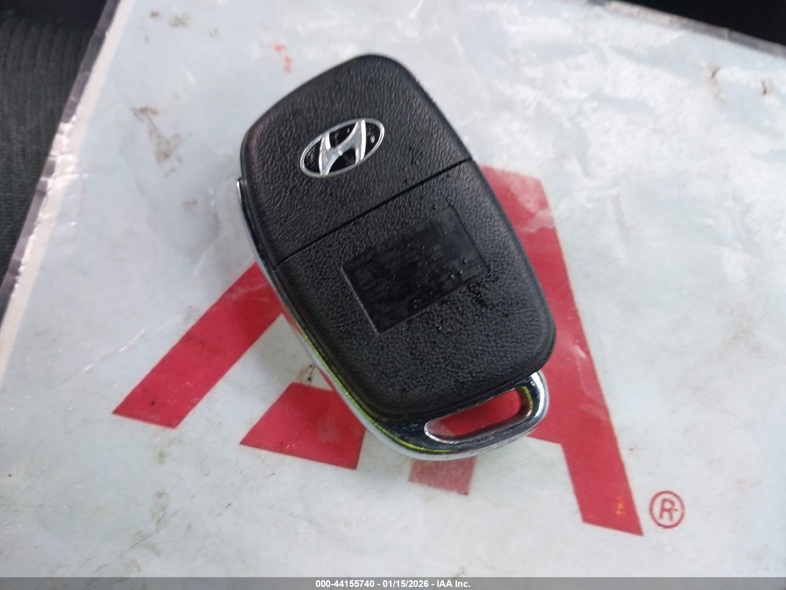 HYUNDAI TUCSON image 11