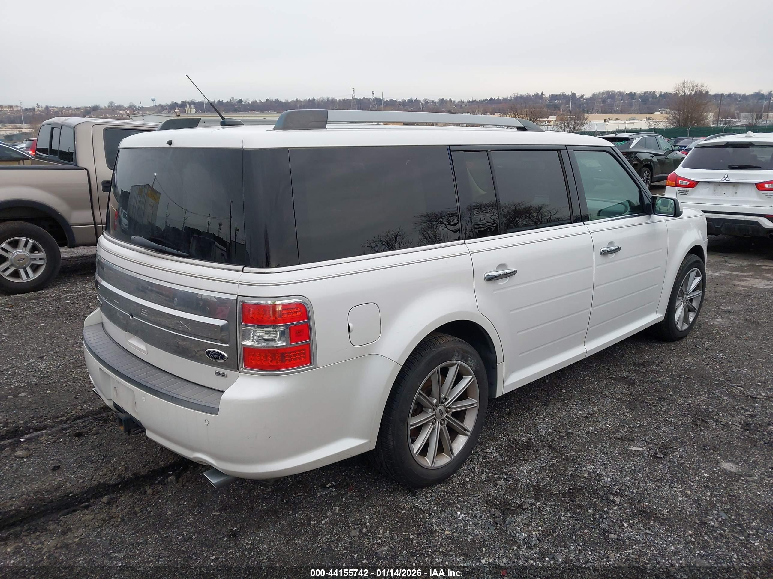 FORD FLEX image 4
