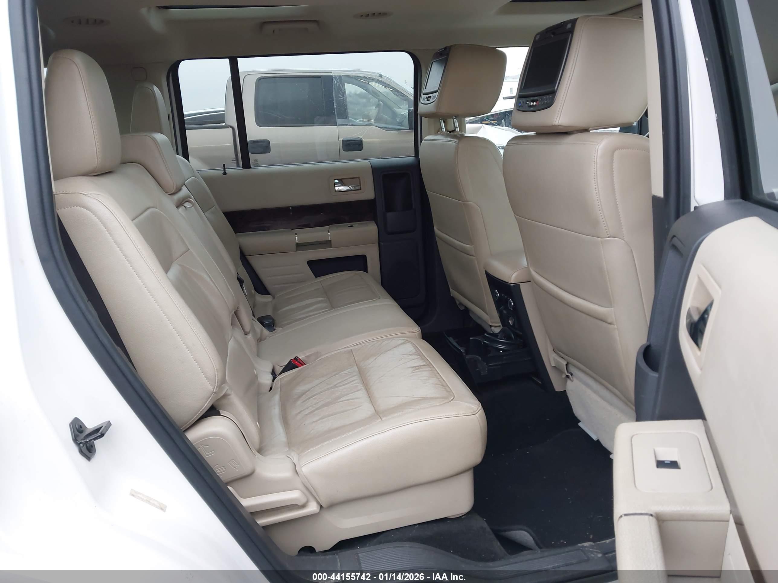 FORD FLEX image 8