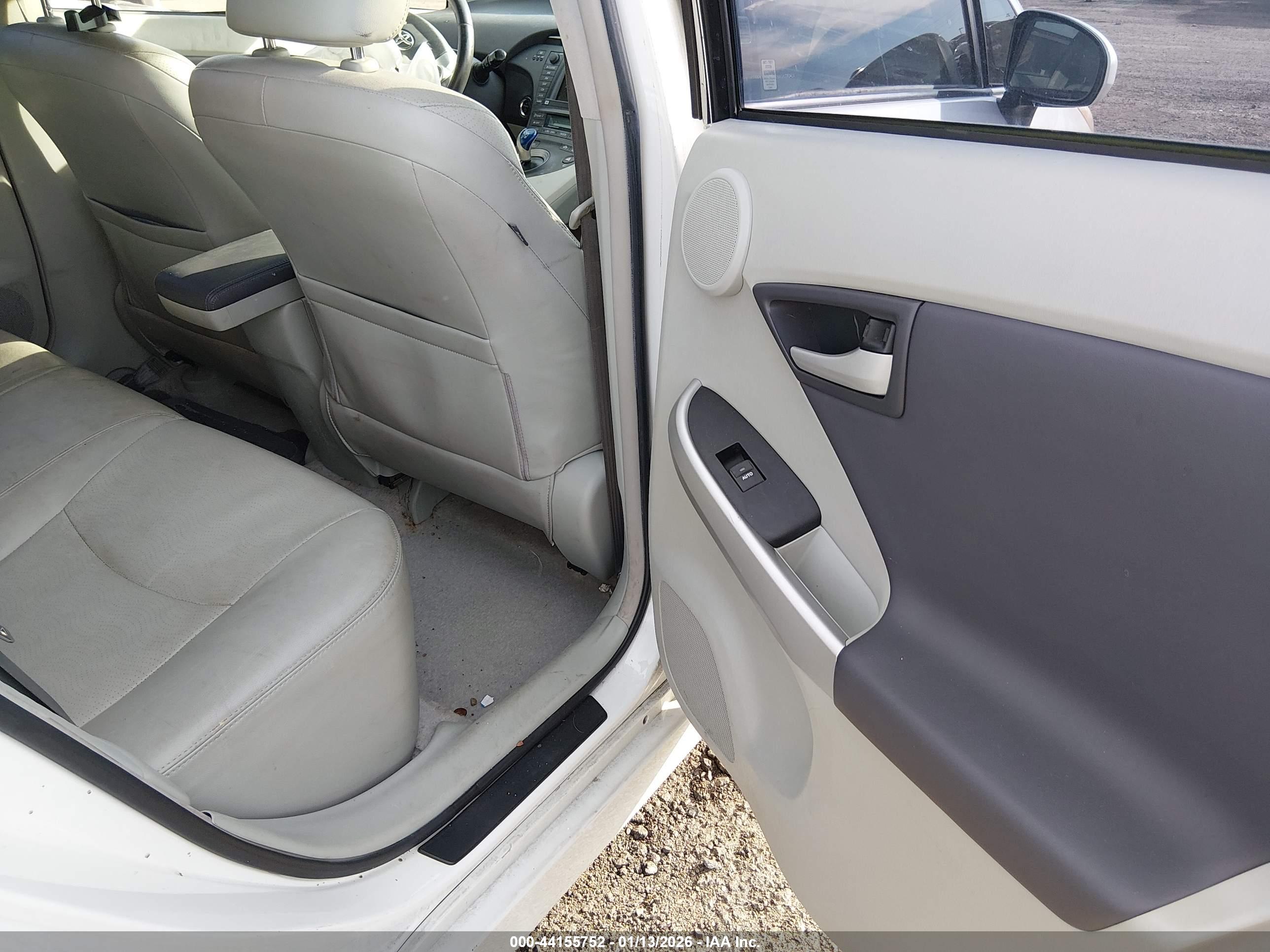 TOYOTA PRIUS image 8