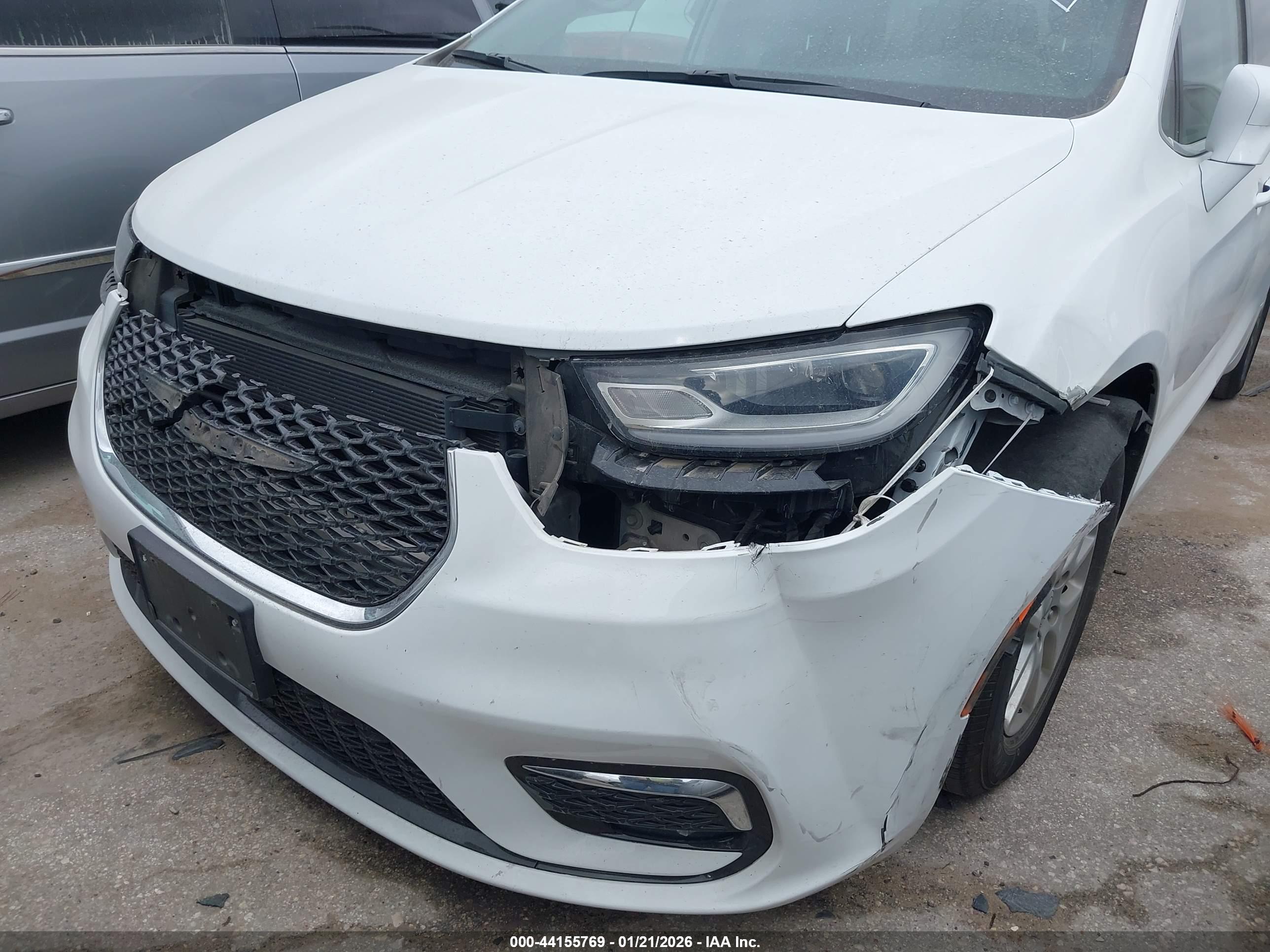 CHRYSLER PACIFICA image 2