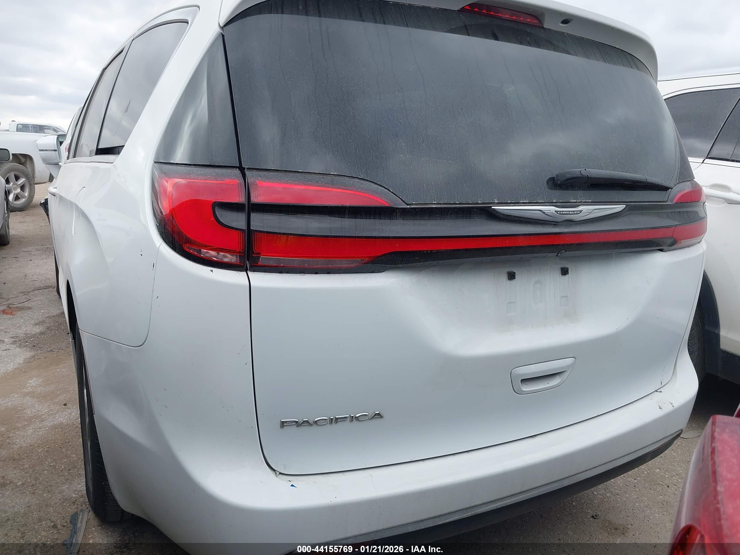CHRYSLER PACIFICA image 3