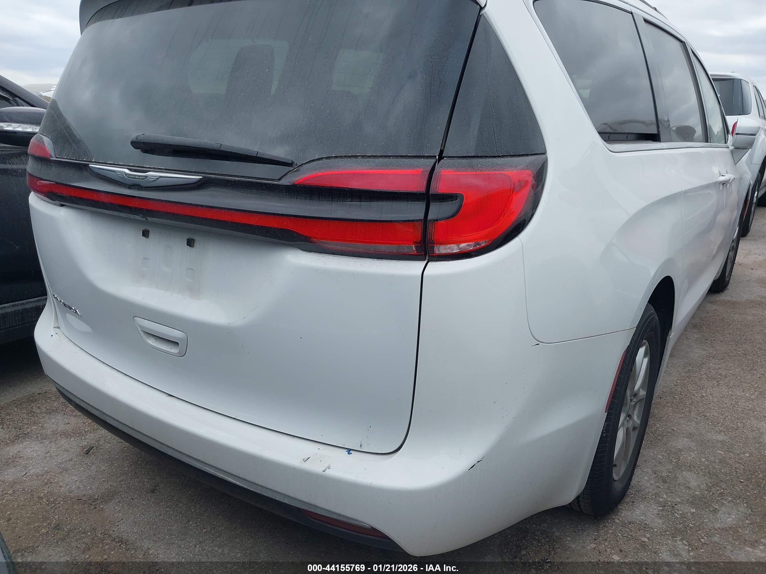 CHRYSLER PACIFICA image 4