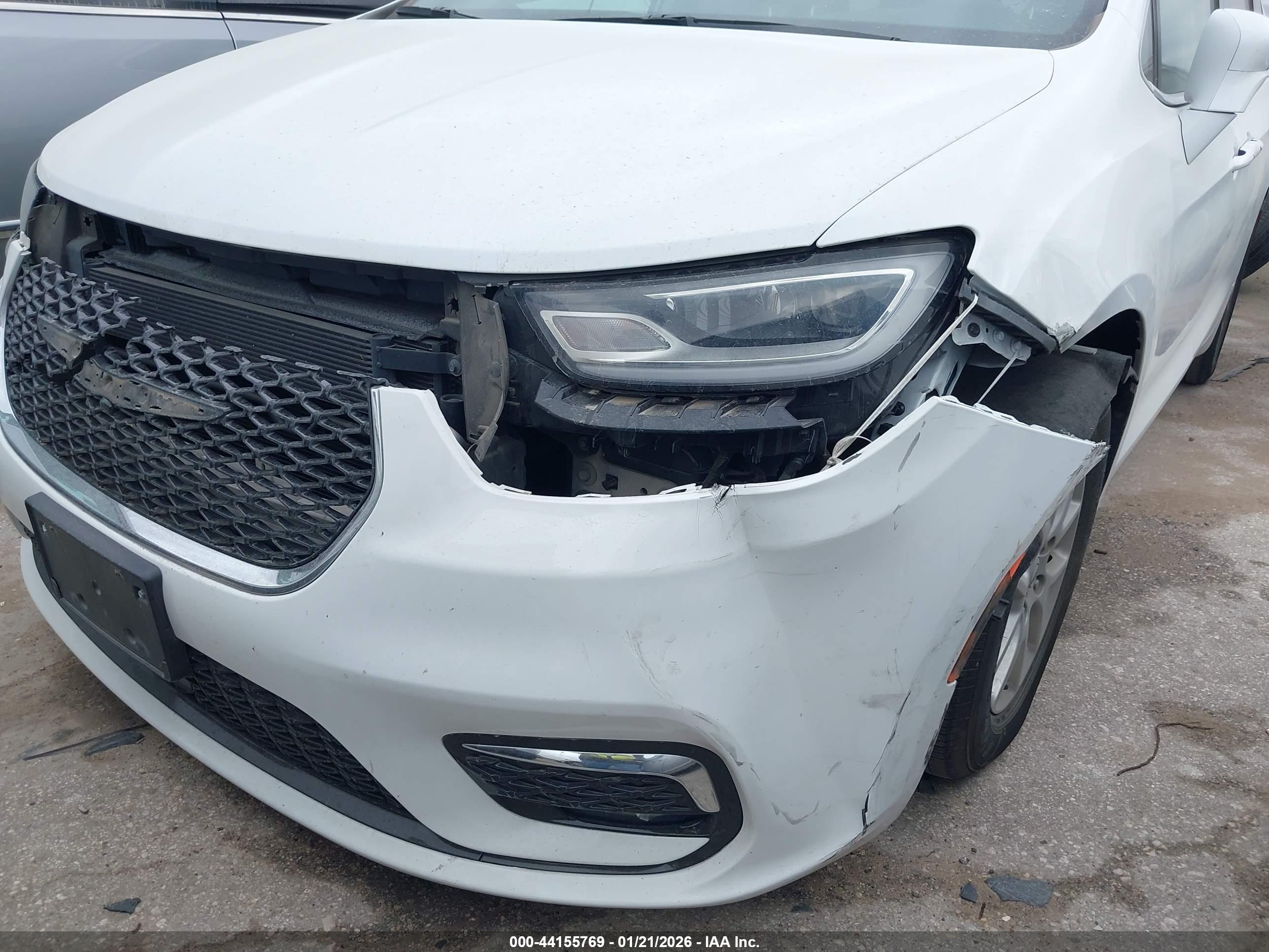 CHRYSLER PACIFICA image 6