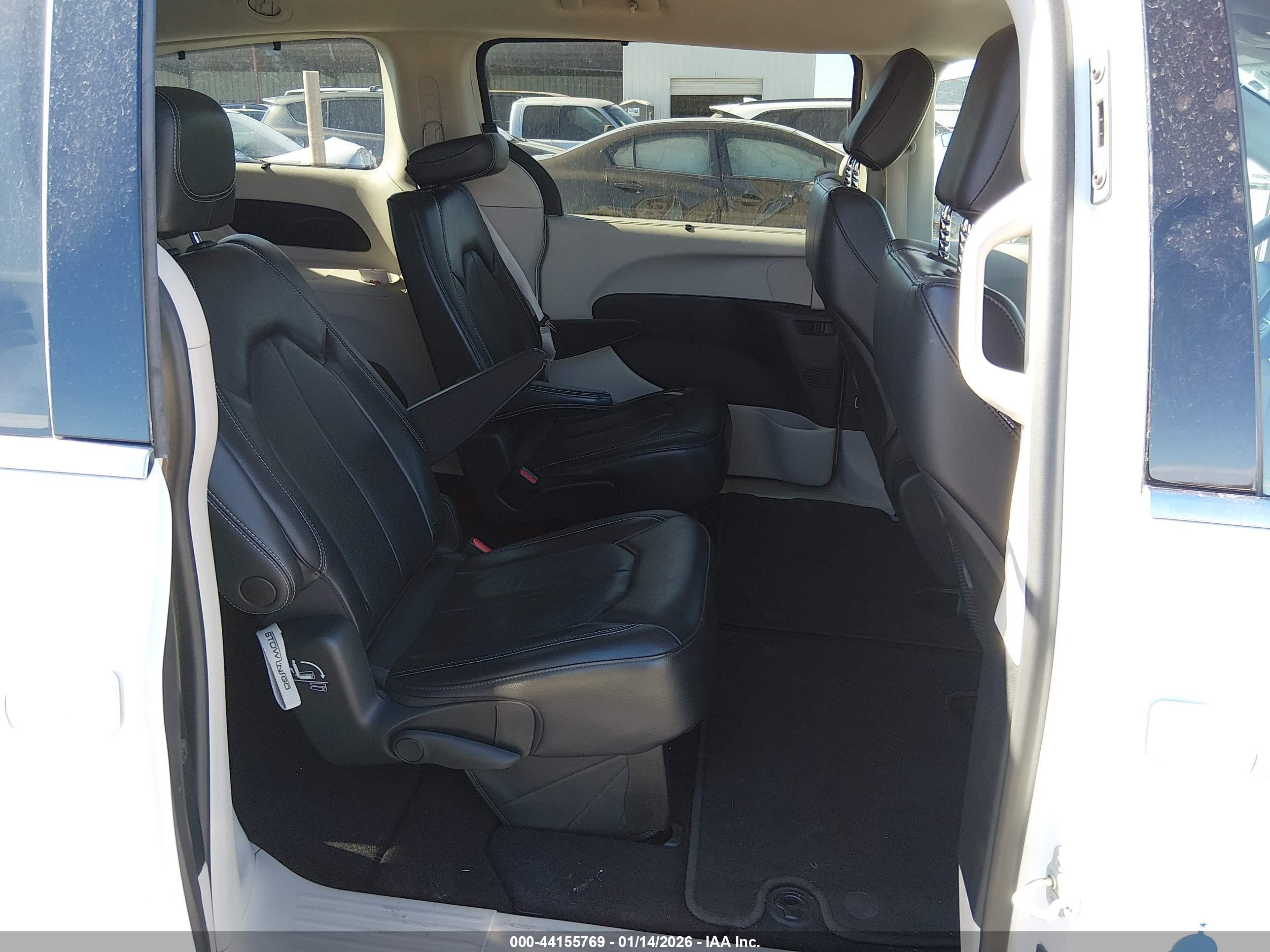 CHRYSLER PACIFICA image 8