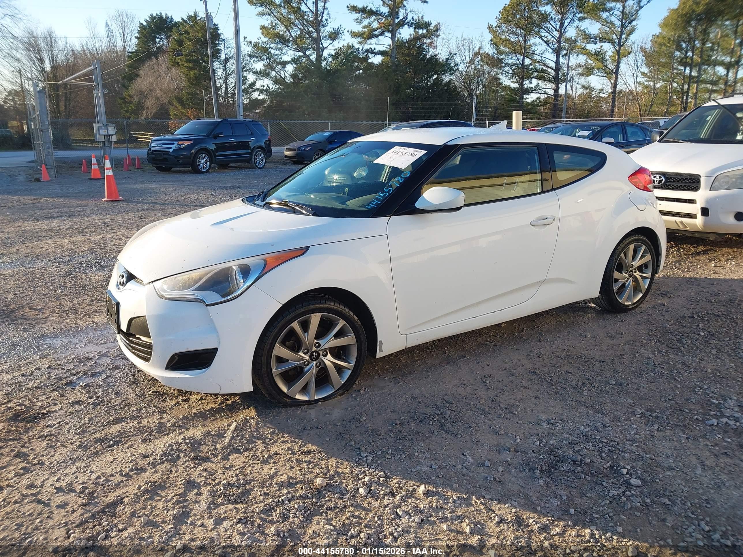 HYUNDAI VELOSTER image 2