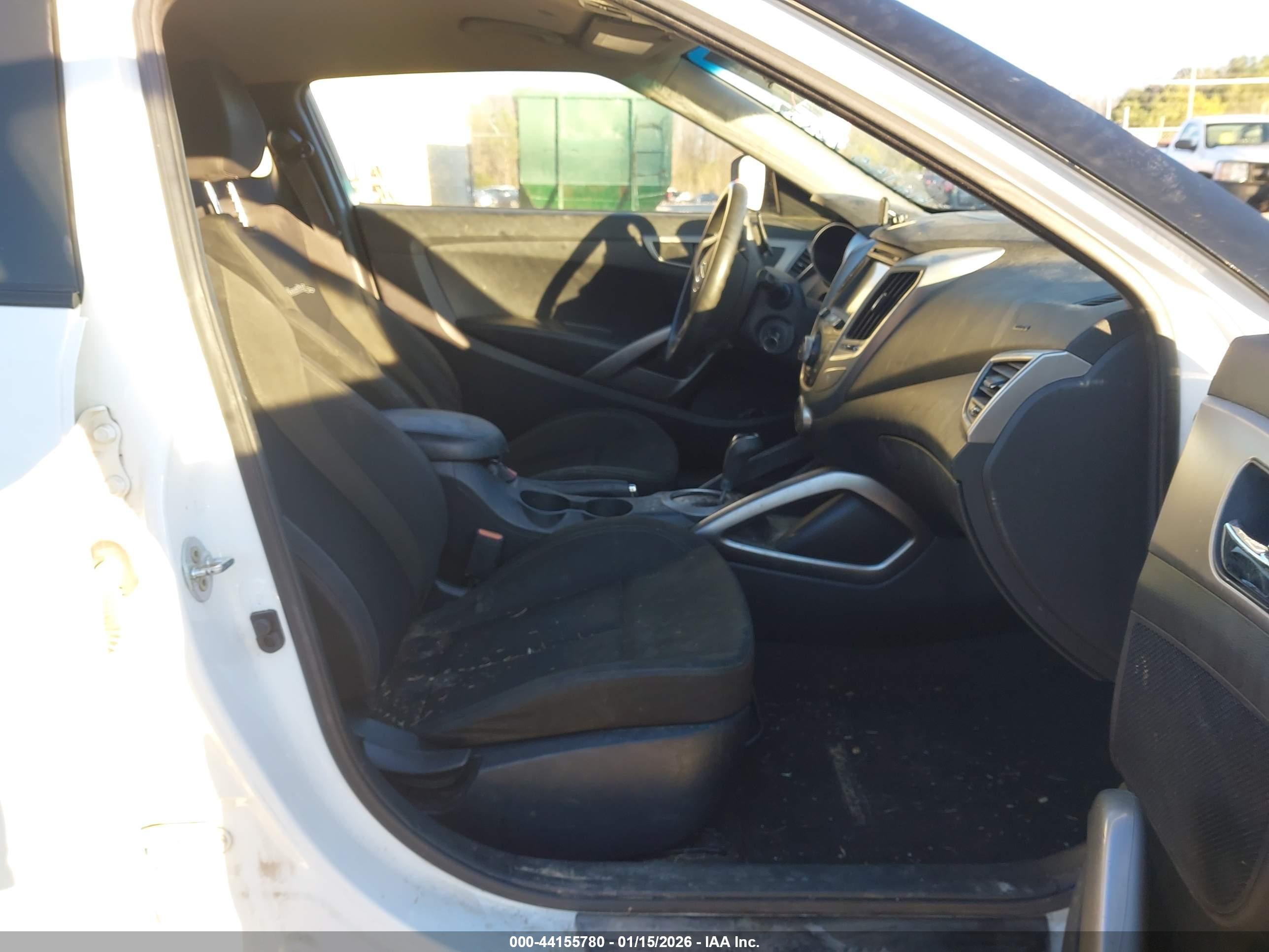 HYUNDAI VELOSTER image 5