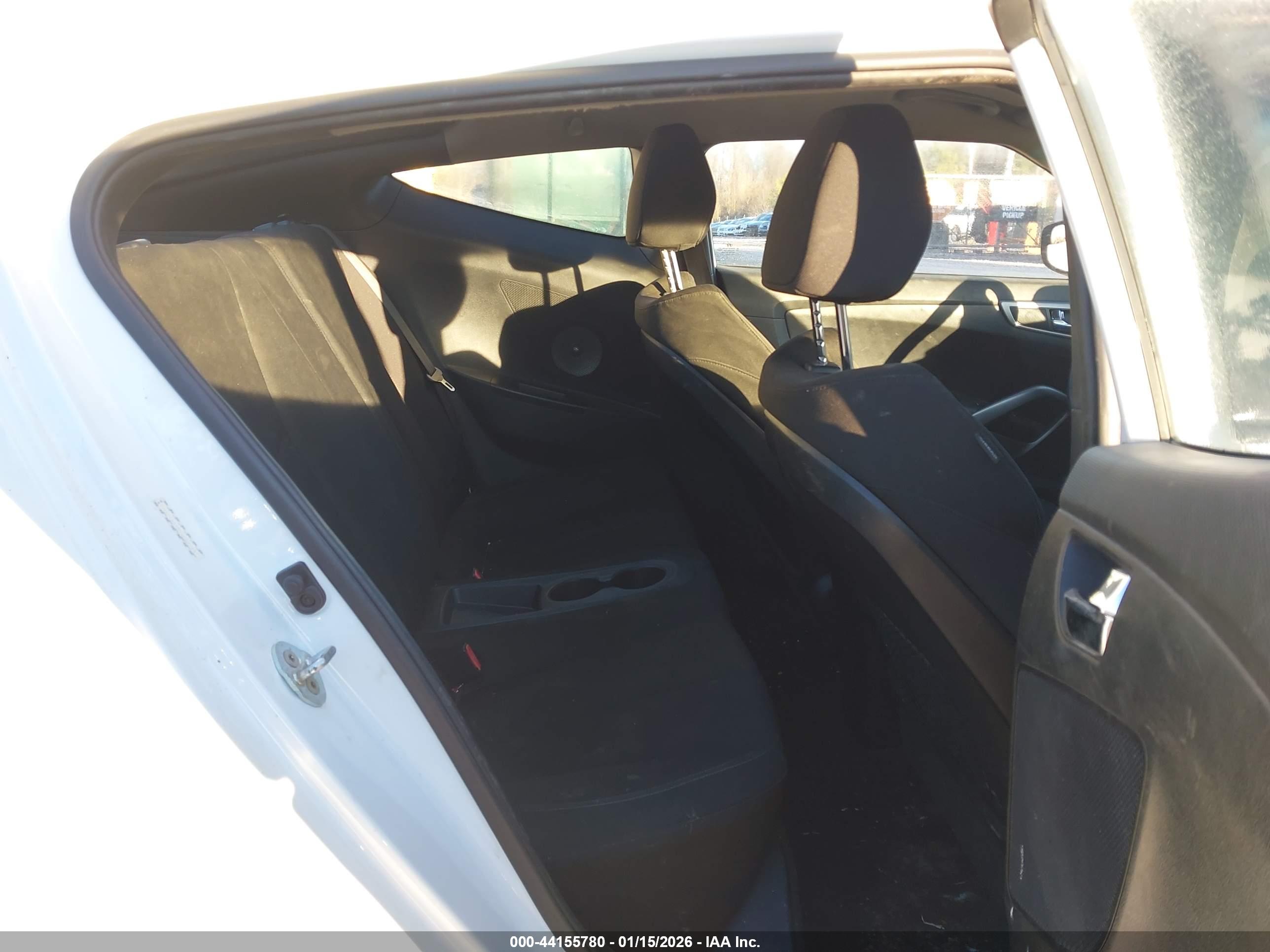 HYUNDAI VELOSTER image 8
