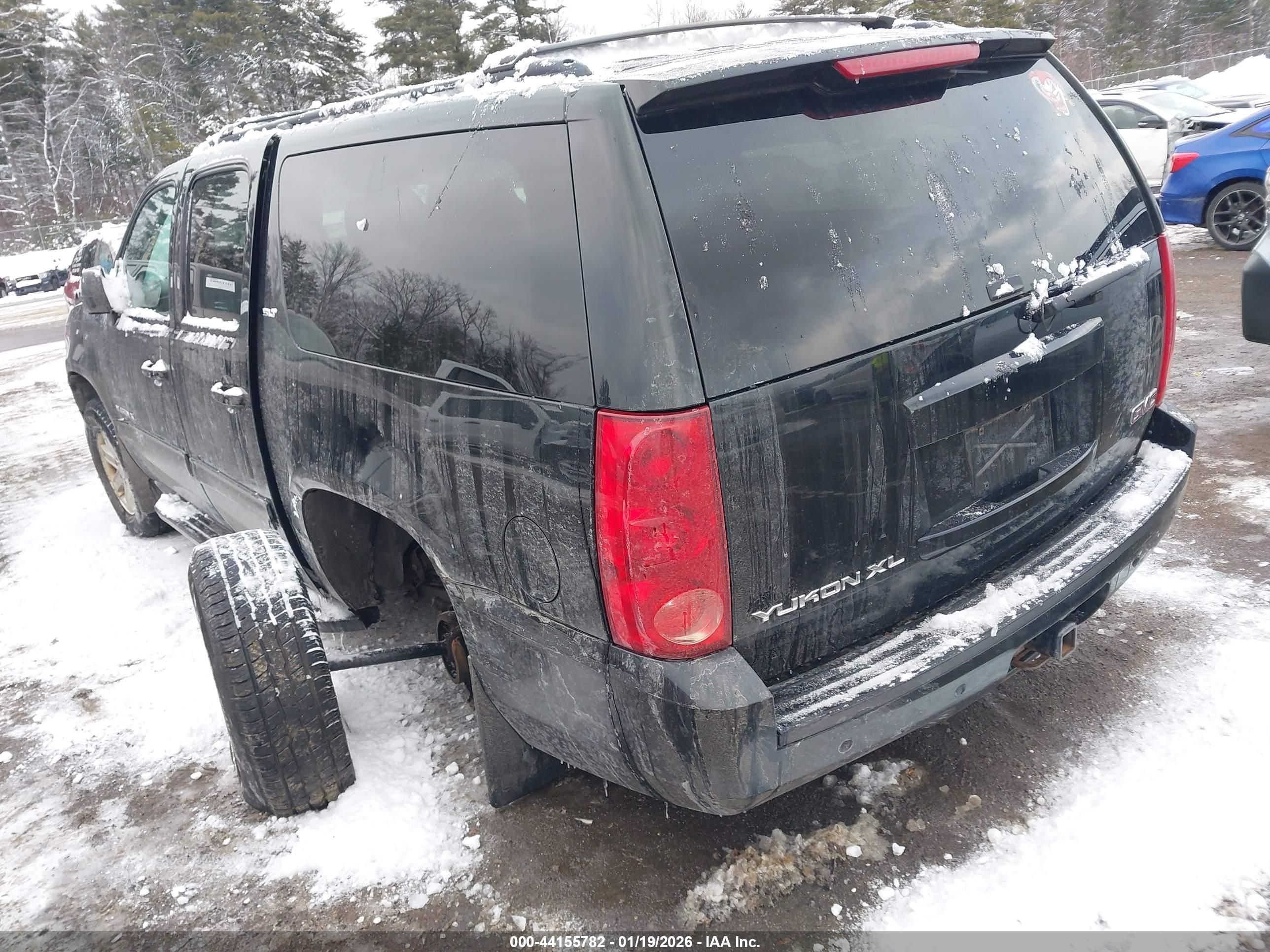 GMC YUKON image 3